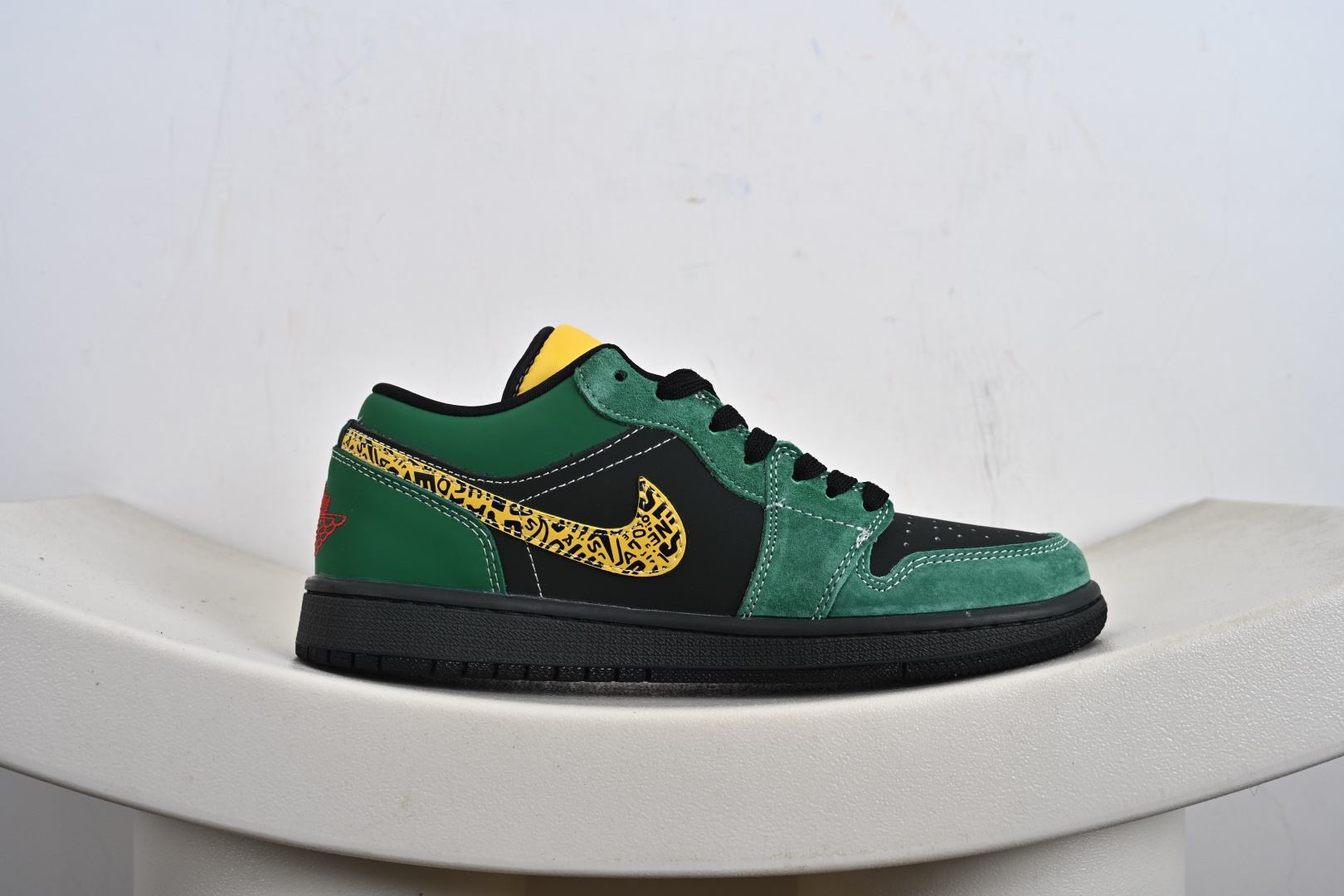 Nike Air Jordan 1 Low AJ1乔1低帮休闲板鞋 LR8888-011