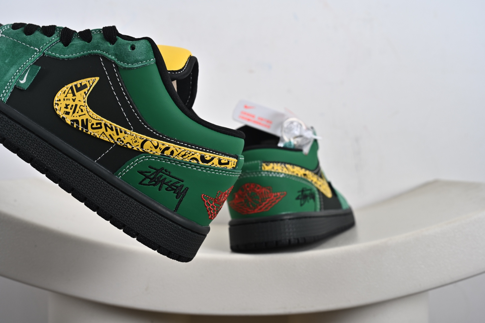 Nike Air Jordan 1 Low AJ1乔1低帮休闲板鞋 LR8888-011