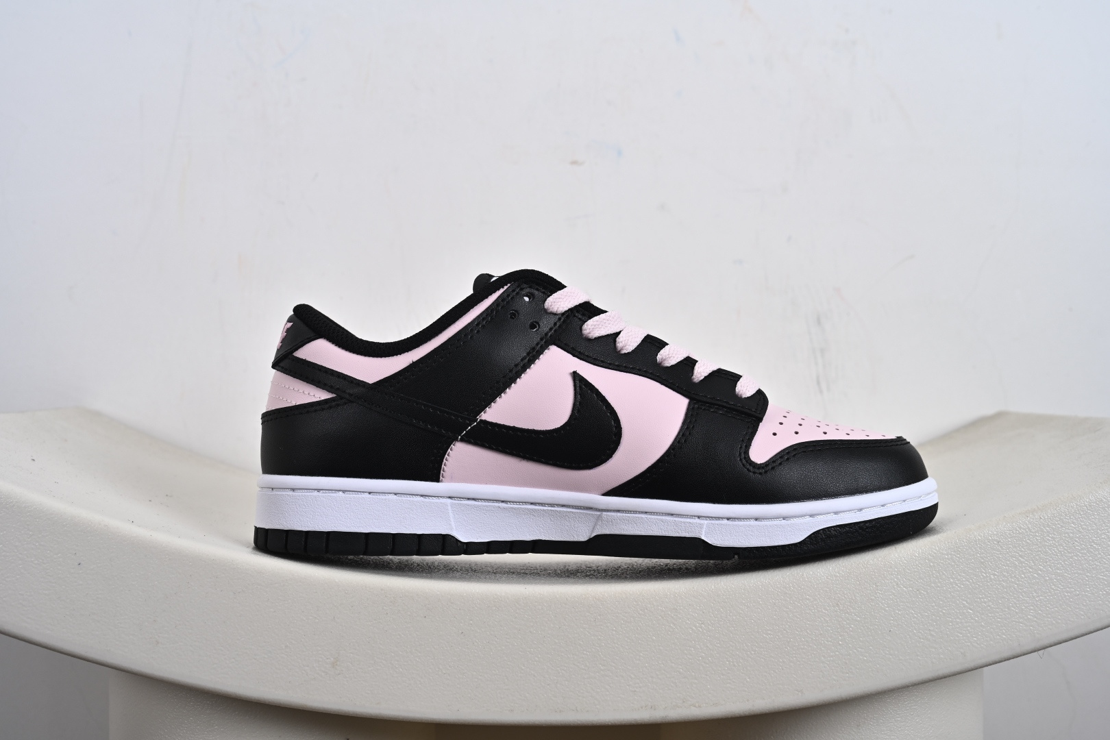 NK Dunk Low 樱花白桃 DD1391-100 此款以春日樱花为灵感