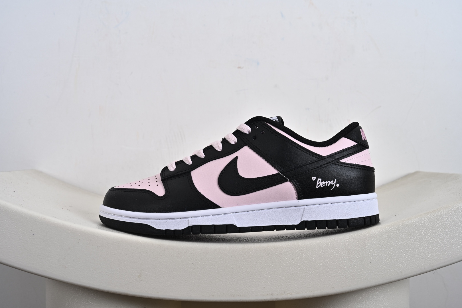 NK Dunk Low 樱花白桃 DD1391-100 此款以春日樱花为灵感