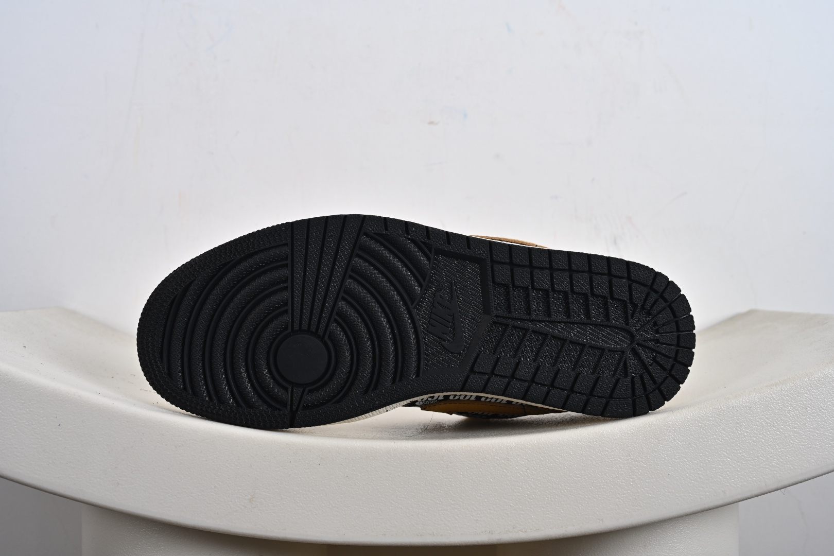 The North Face x Air Jordan 1 Low 拼接黑土黄 LD2025-001