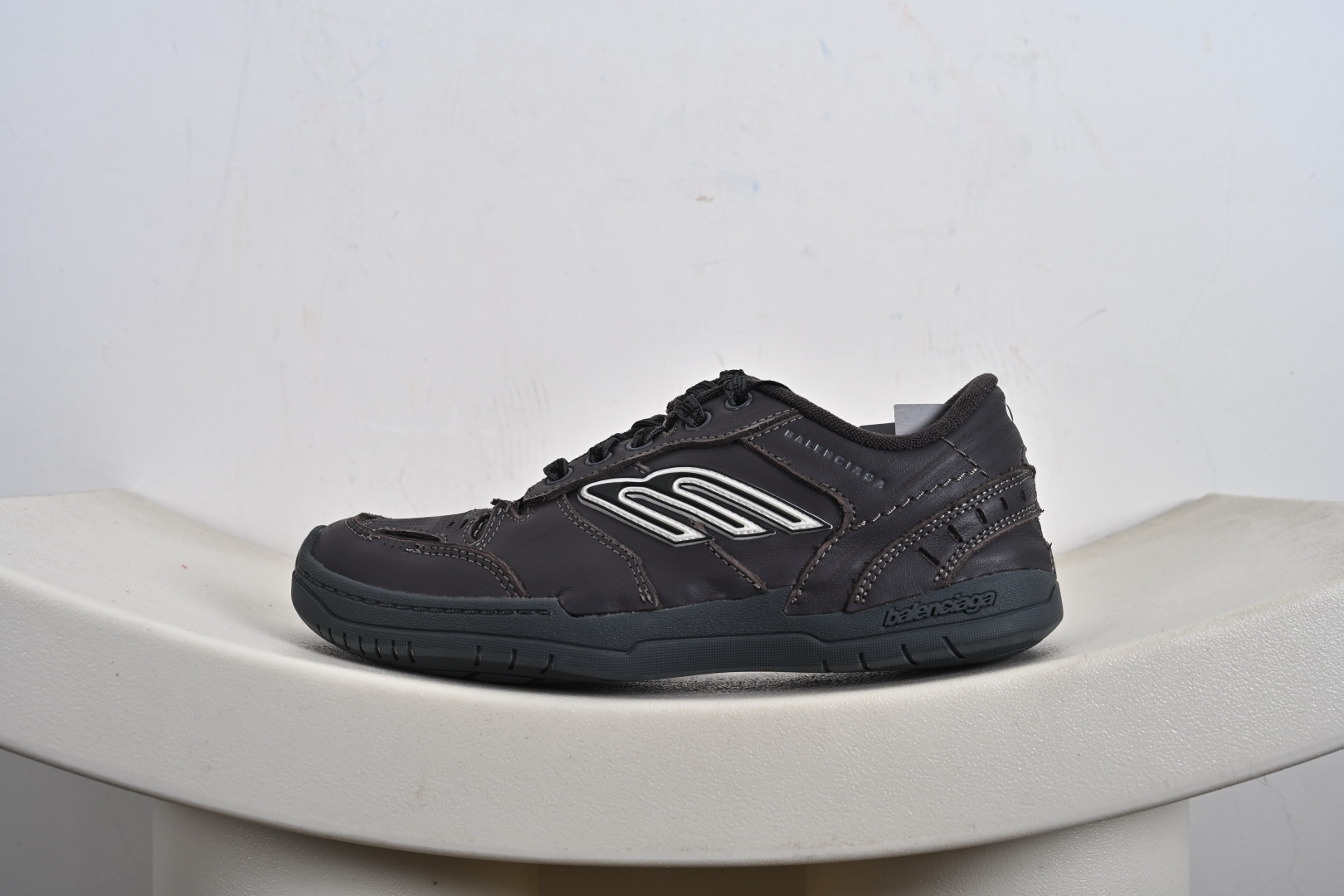 380 Balenciaga 巴黎世家 Hamptons 手工做旧款 牛皮革 复古圆头系带低帮休闲鞋 841765 WCURB1000 841763 WCURS5090 841763 WCURB1190