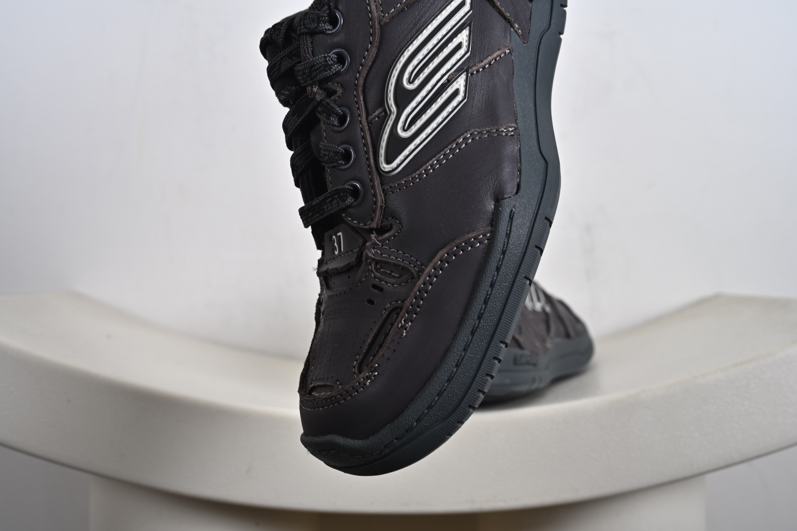 380 Balenciaga 巴黎世家 Hamptons 手工做旧款 牛皮革 复古圆头系带低帮休闲鞋 841765 WCURB1000 841763 WCURS5090 841763 WCURB1190