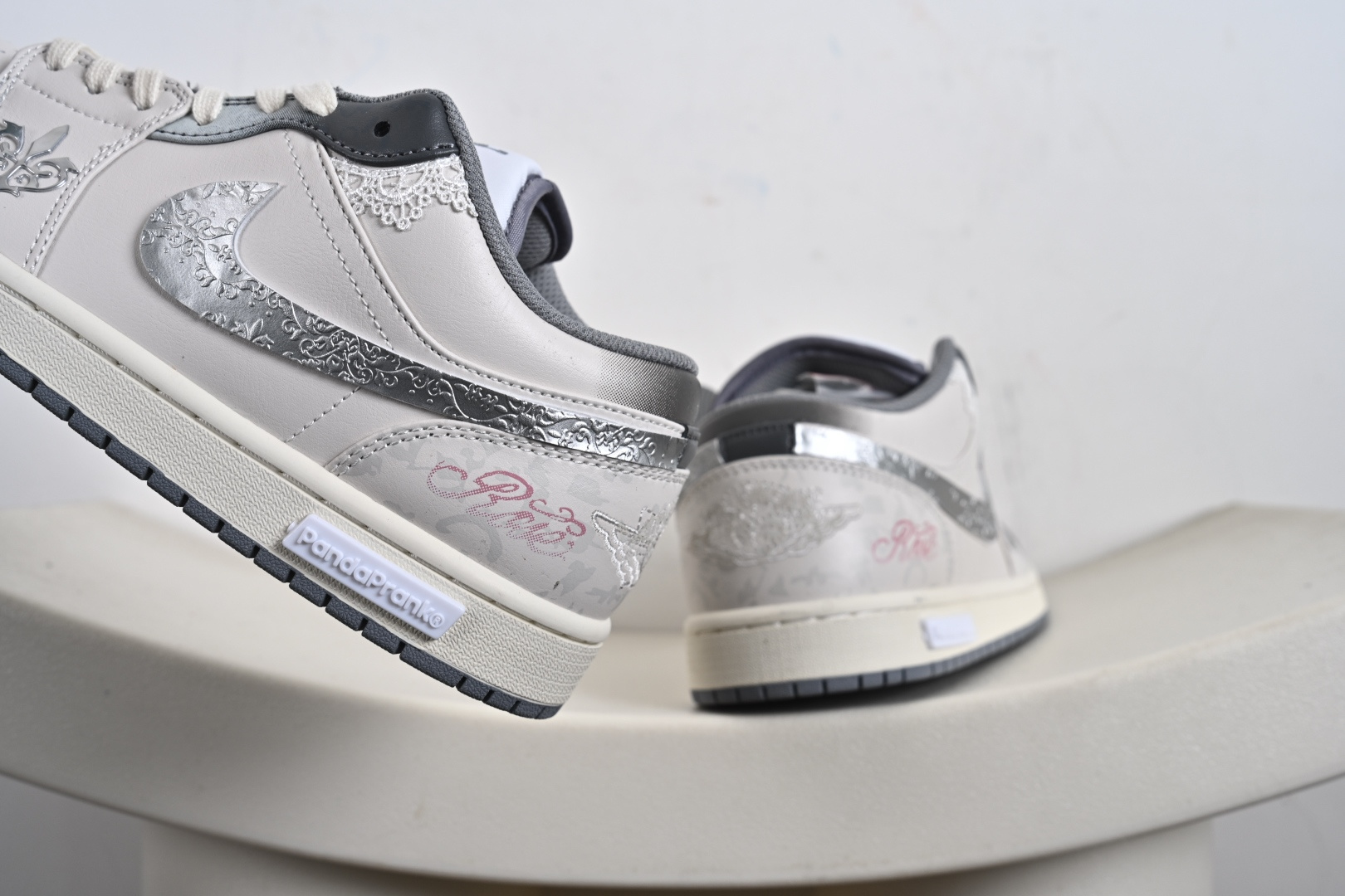 -全码补出 Air Jordan AJ1 Low 熊猫恶作剧 摩登薇境 格雷系 坚毅之花 553560-053