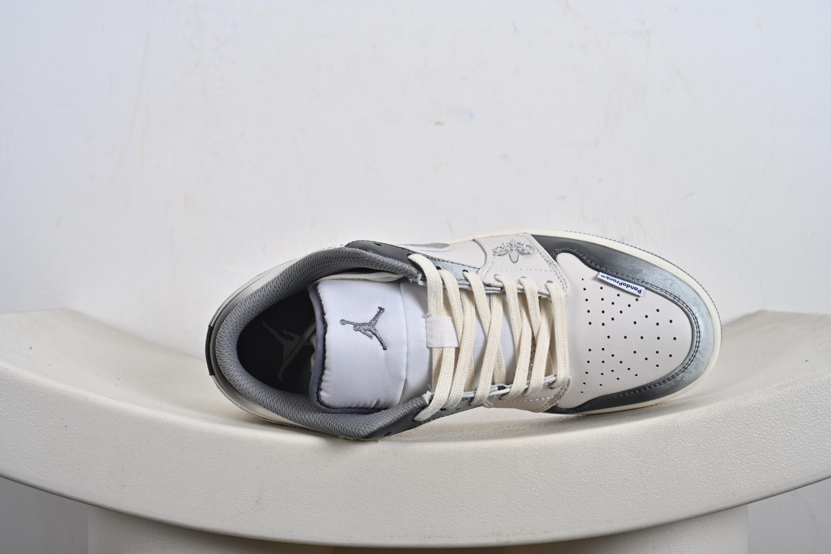 -全码补出 Air Jordan AJ1 Low 熊猫恶作剧 摩登薇境 格雷系 坚毅之花 553560-053