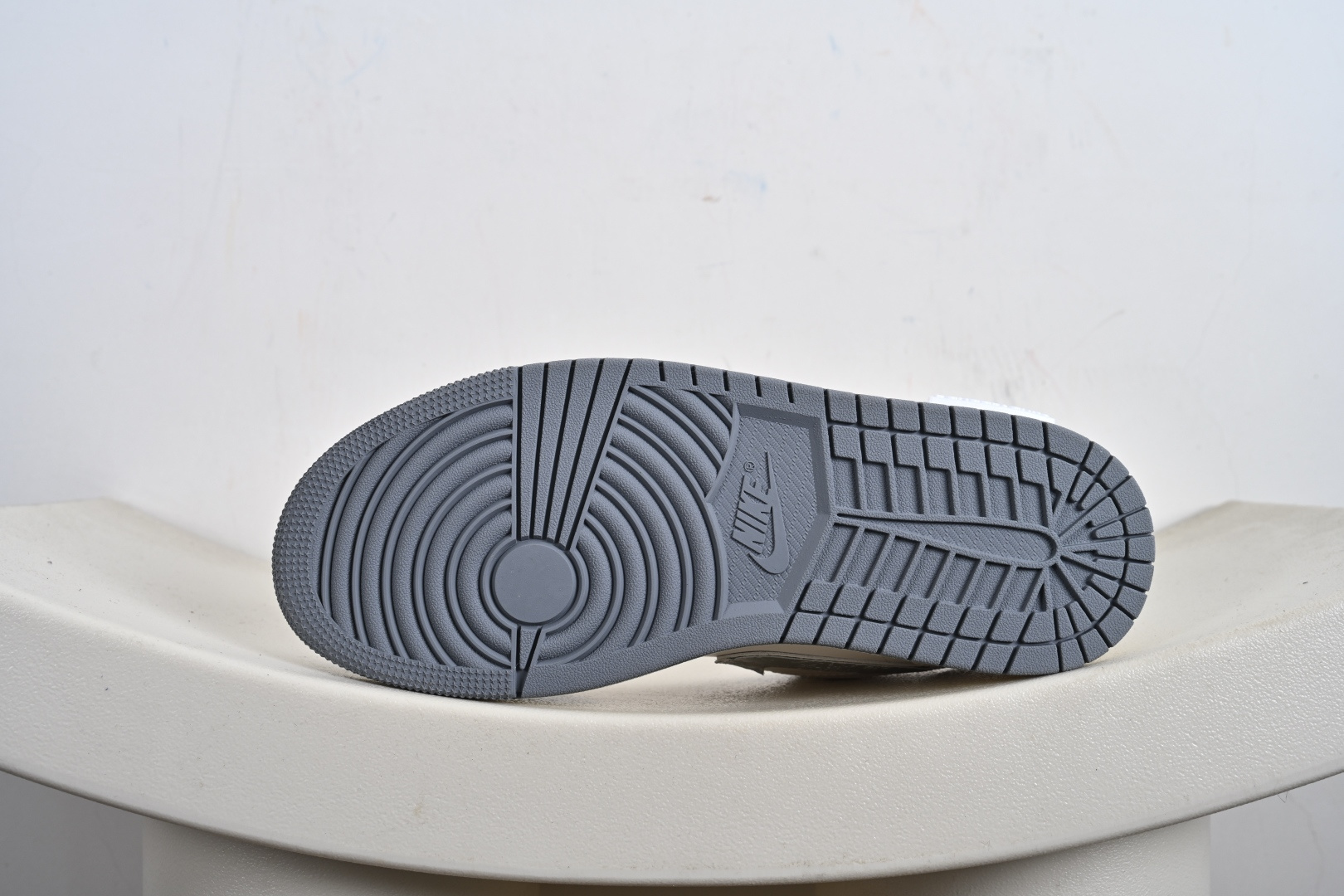 -全码补出 Air Jordan AJ1 Low 熊猫恶作剧 摩登薇境 格雷系 坚毅之花 553560-053