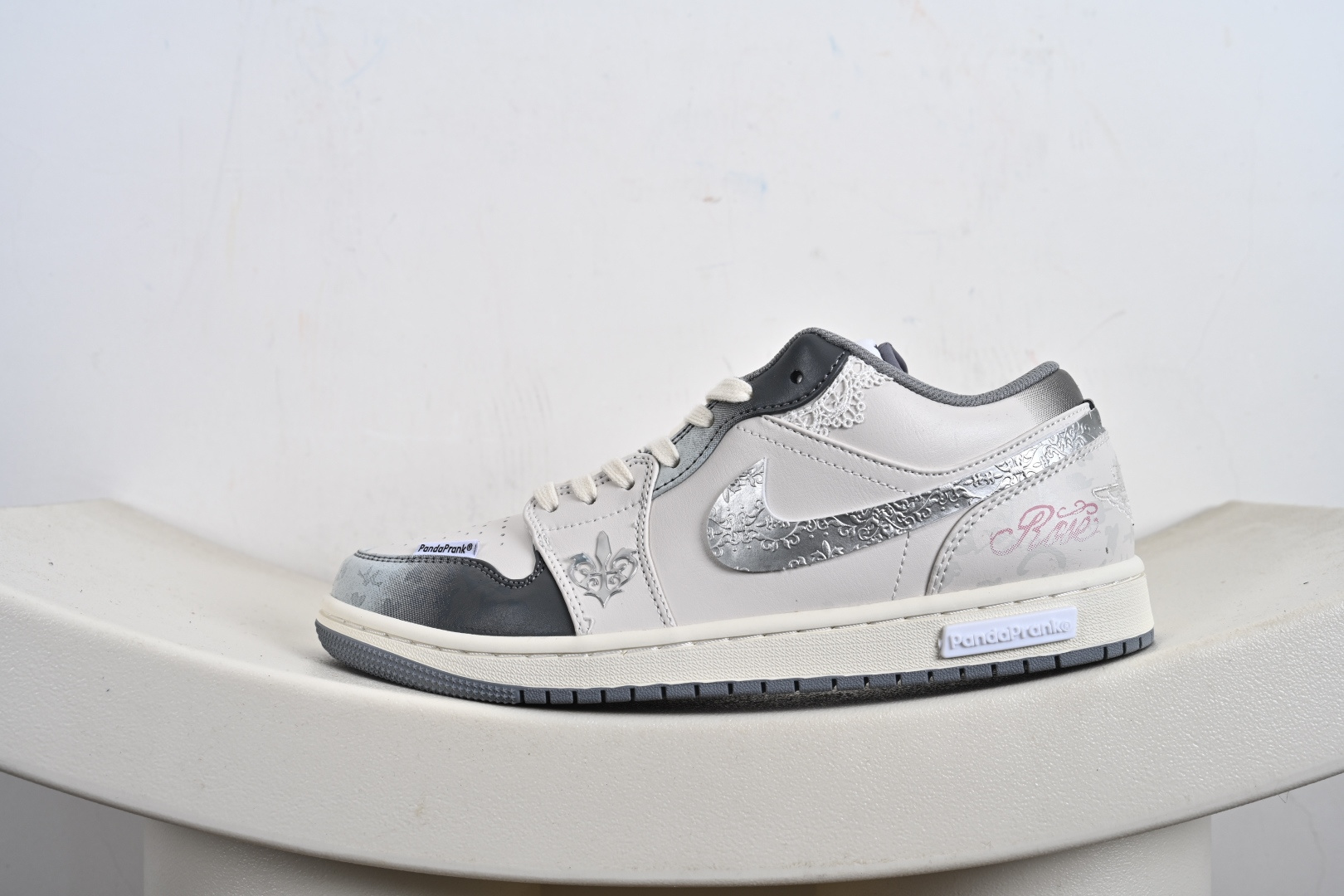 -全码补出 Air Jordan AJ1 Low 熊猫恶作剧 摩登薇境 格雷系 坚毅之花 553560-053