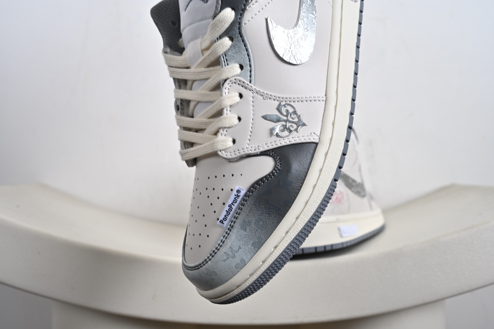 -全码补出 Air Jordan AJ1 Low 熊猫恶作剧 摩登薇境 格雷系 坚毅之花 553560-053