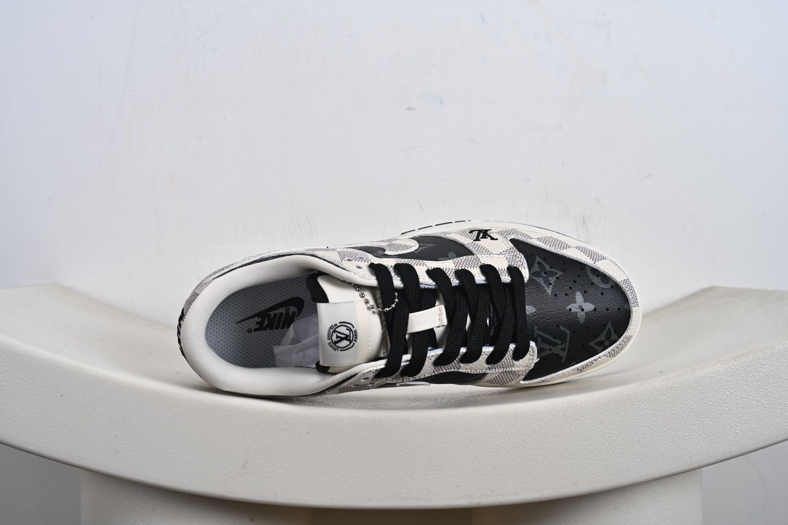 Nike SB Dunk Low“LV联名——格纹雾灰” 高端定制 低帮休闲板鞋 SC0601-452