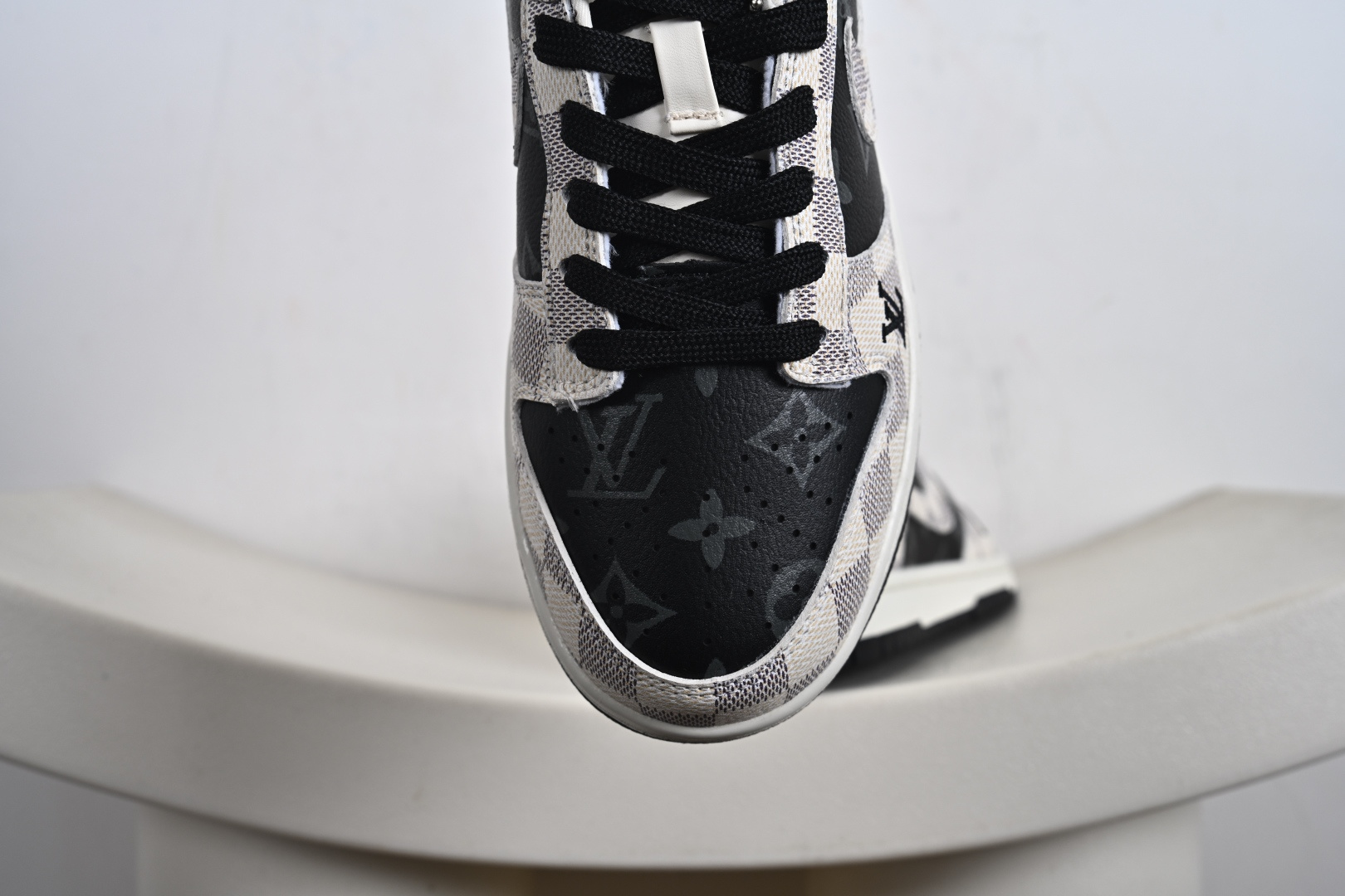 Nike SB Dunk Low“LV联名——格纹雾灰” 高端定制 低帮休闲板鞋 SC0601-452