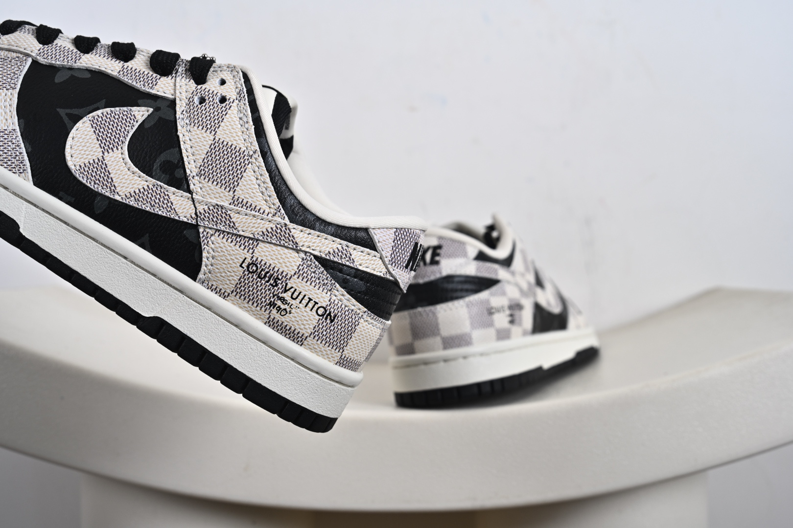 Nike SB Dunk Low“LV联名——格纹雾灰” 高端定制 低帮休闲板鞋 SC0601-452