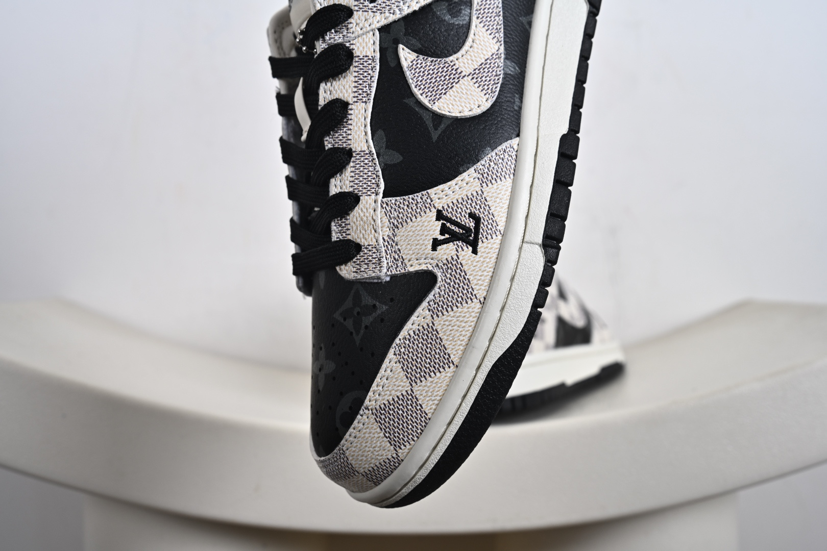 Nike SB Dunk Low“LV联名——格纹雾灰” 高端定制 低帮休闲板鞋 SC0601-452