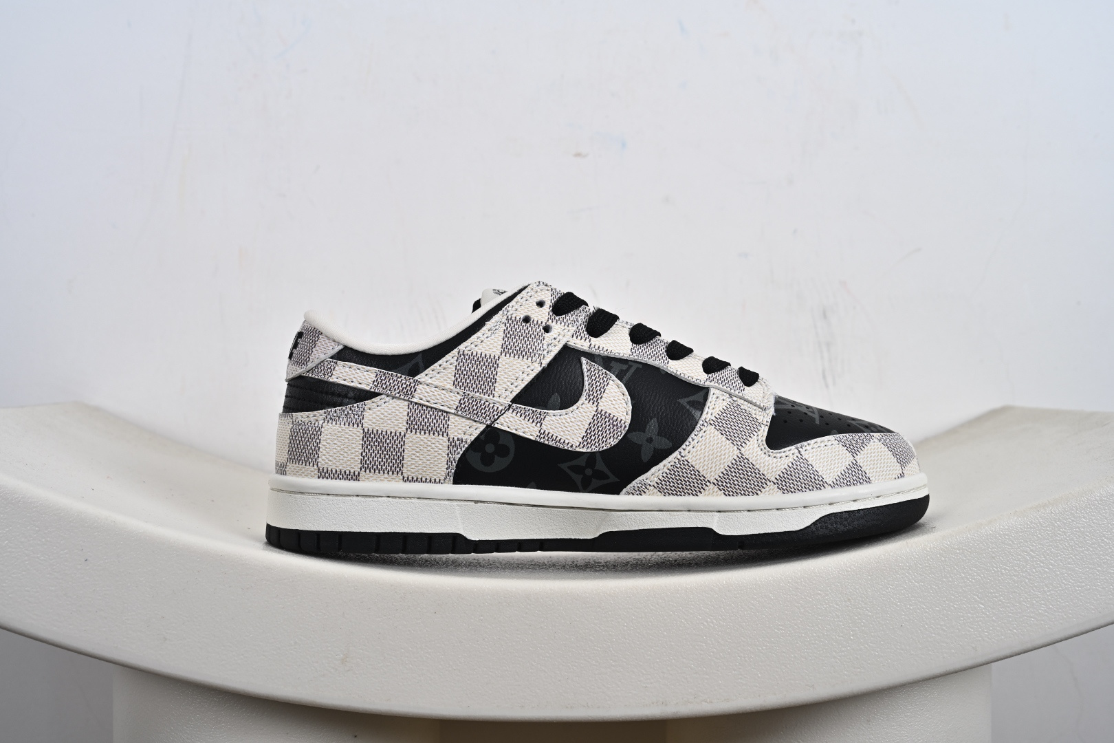 Nike SB Dunk Low“LV联名——格纹雾灰” 高端定制 低帮休闲板鞋 SC0601-452