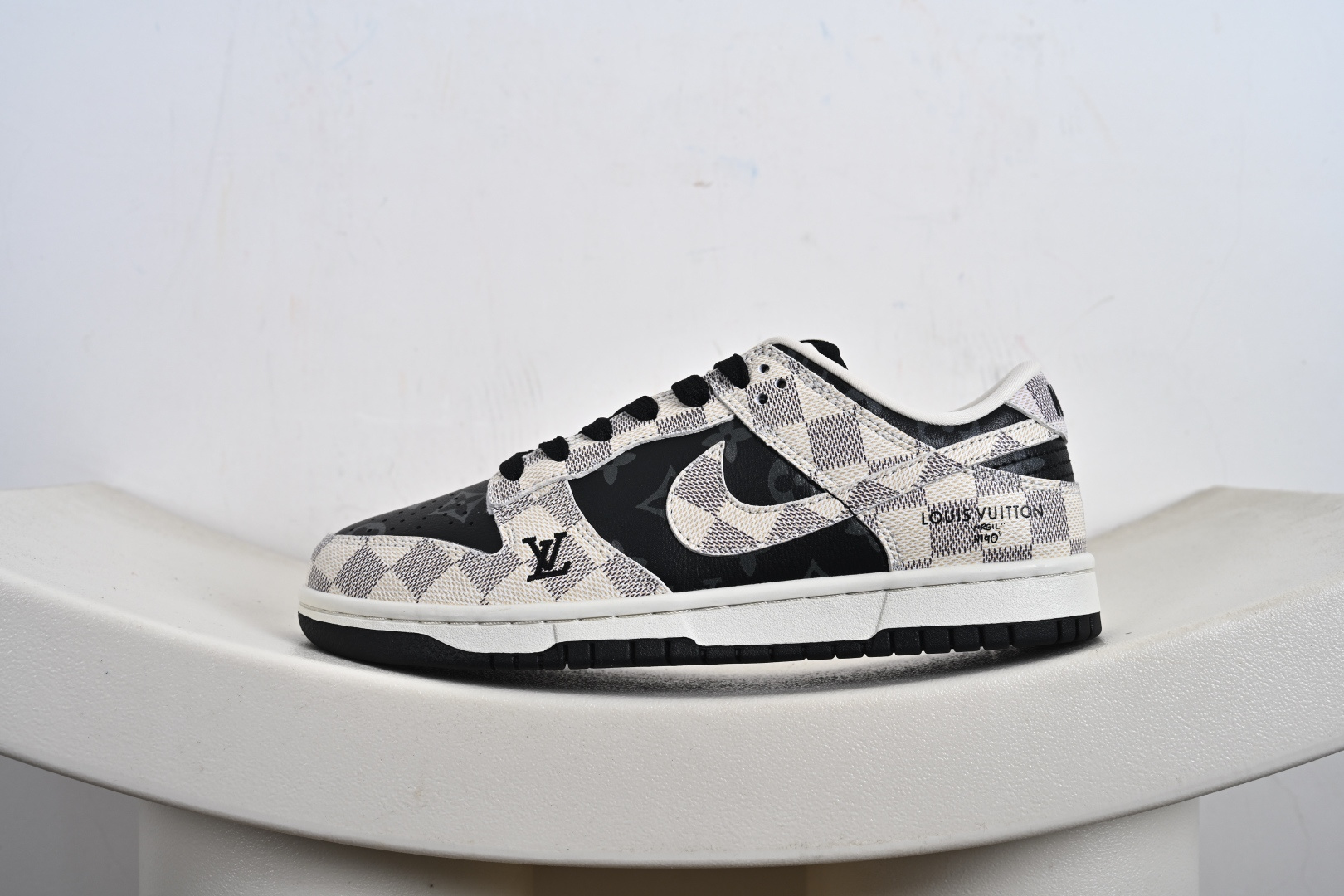 Nike SB Dunk Low“LV联名——格纹雾灰” 高端定制 低帮休闲板鞋 SC0601-452