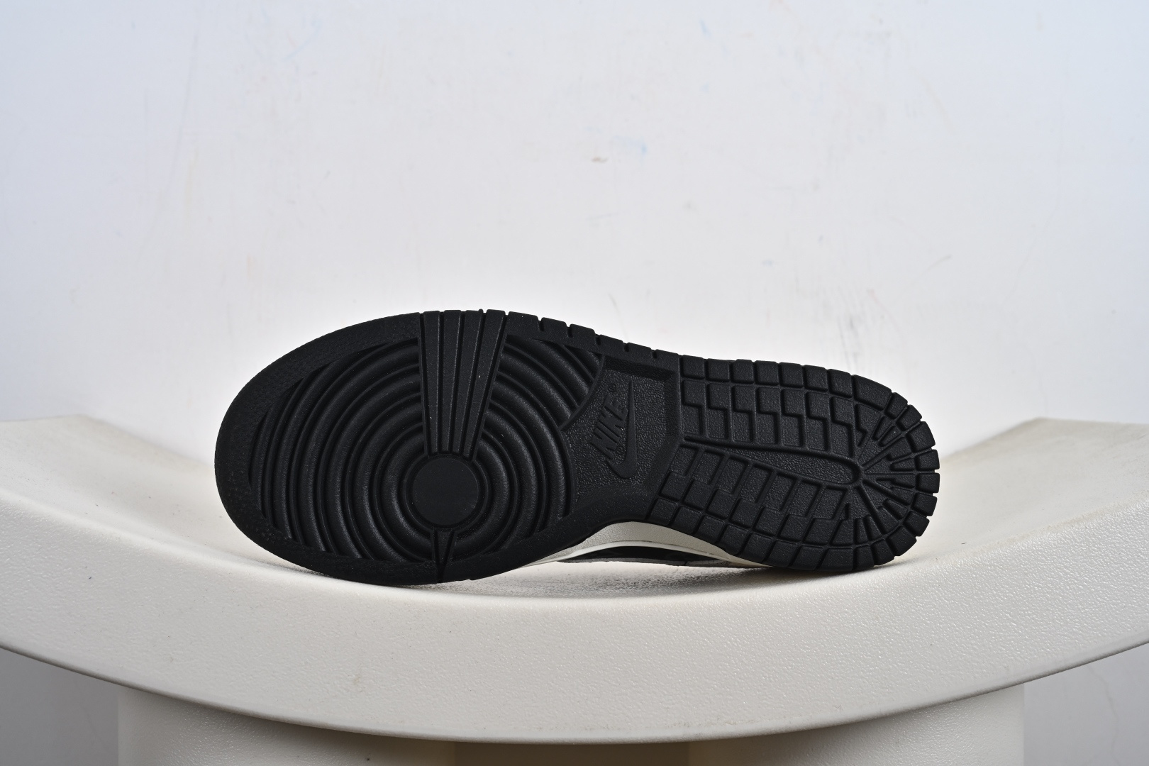 Nike SB Dunk Low“LV联名——格纹雾灰” 高端定制 低帮休闲板鞋 SC0601-452