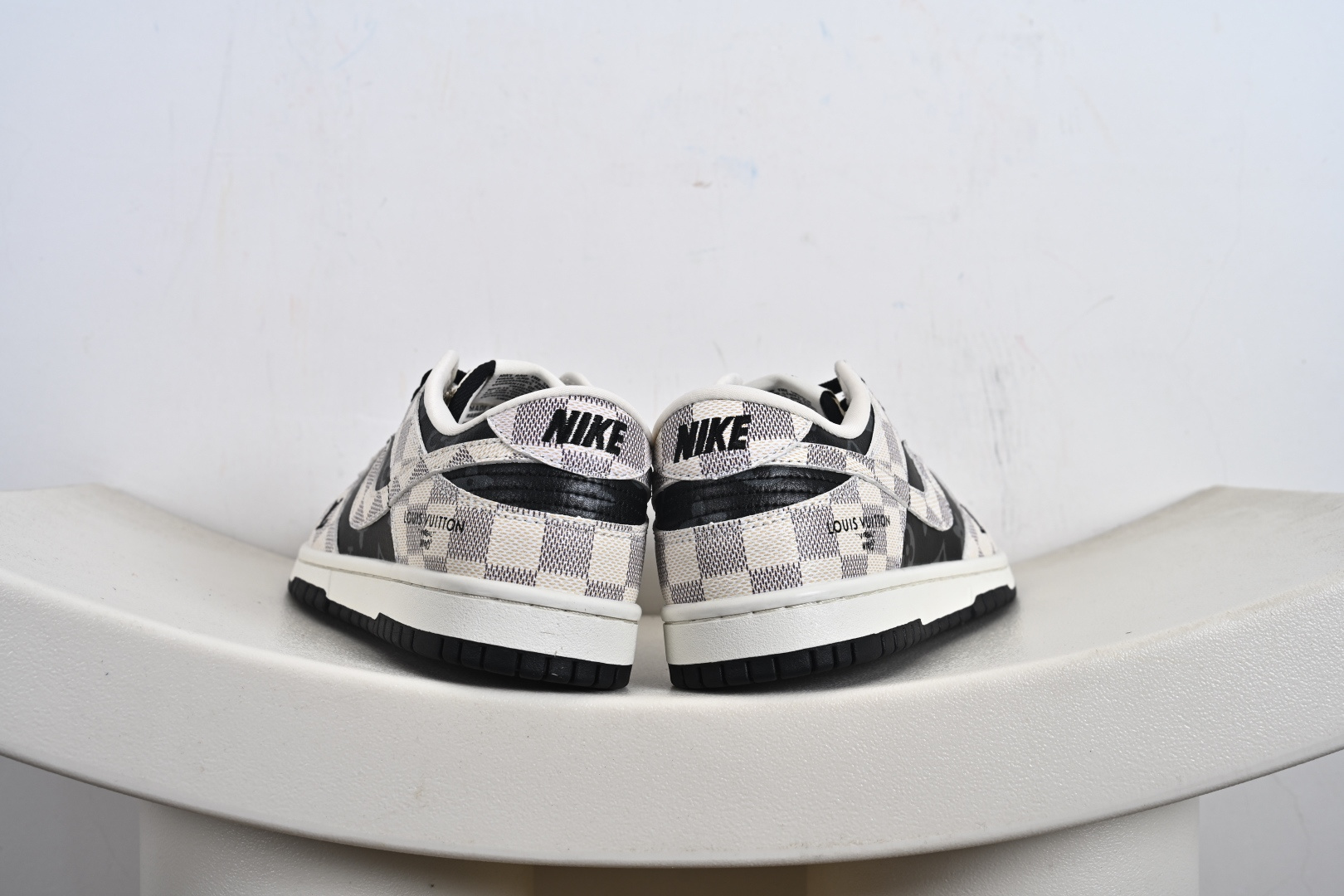 Nike SB Dunk Low“LV联名——格纹雾灰” 高端定制 低帮休闲板鞋 SC0601-452