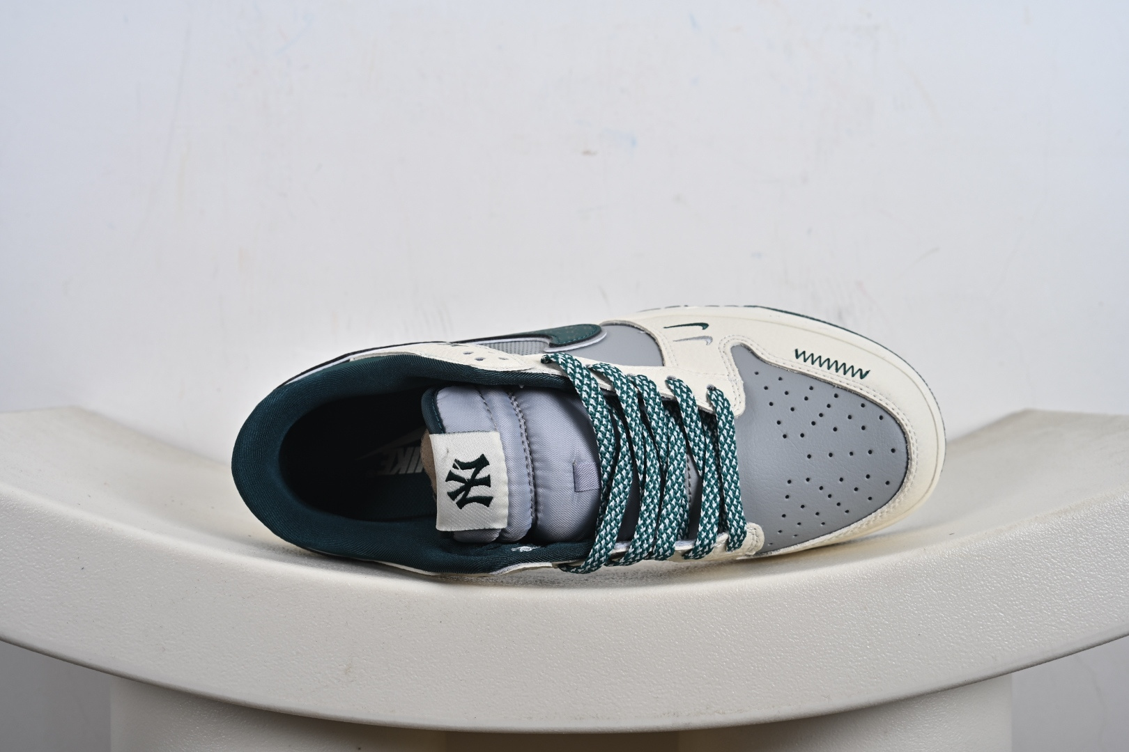 Nike SB Dunk Low “MLB联名——米灰绿小双勾” 高端定制 低帮休闲板鞋 SJ2025-001