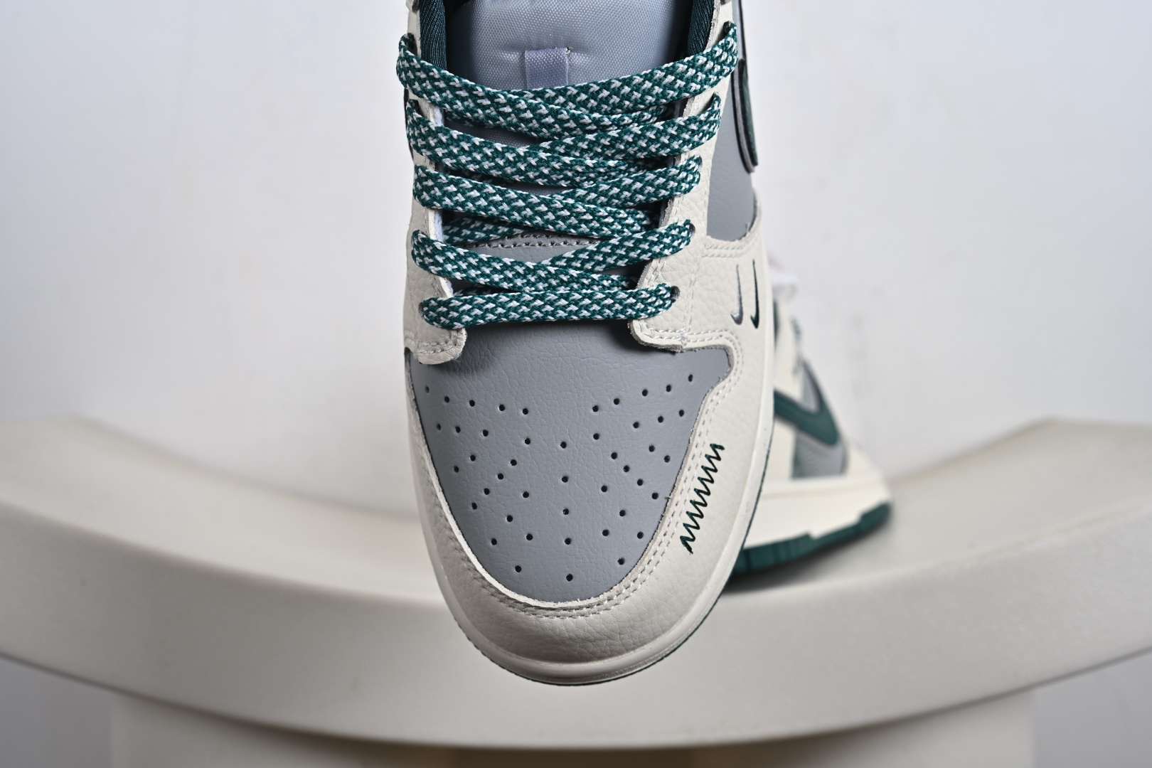 Nike SB Dunk Low “MLB联名——米灰绿小双勾” 高端定制 低帮休闲板鞋 SJ2025-001