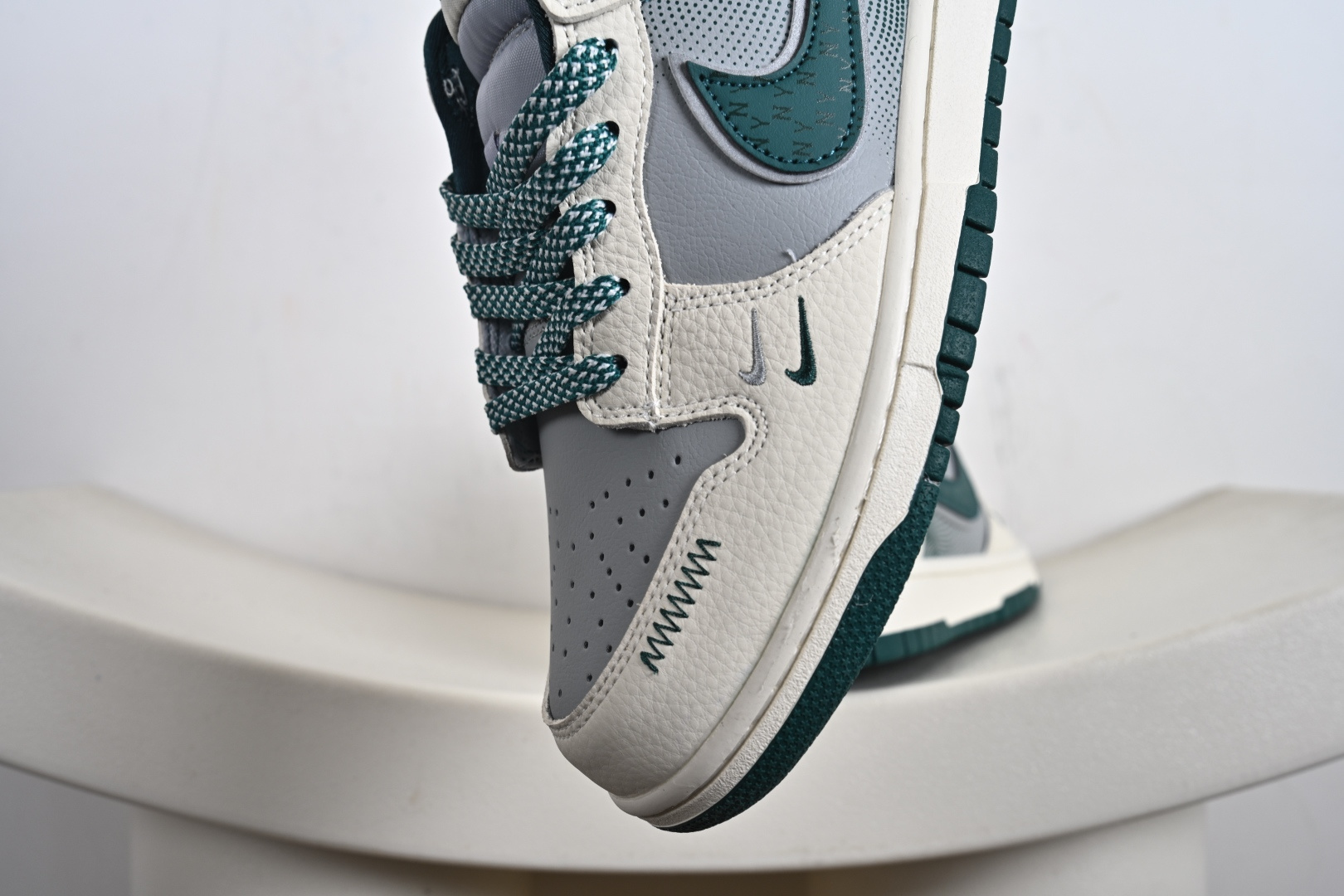 Nike SB Dunk Low “MLB联名——米灰绿小双勾” 高端定制 低帮休闲板鞋 SJ2025-001