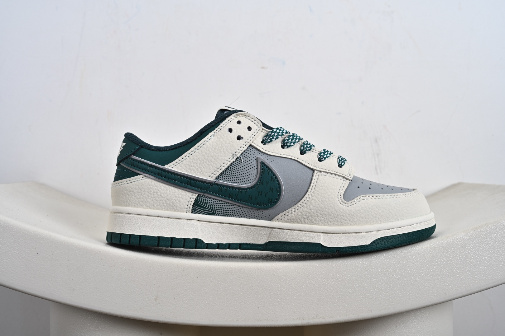 Nike SB Dunk Low “MLB联名——米灰绿小双勾” 高端定制 低帮休闲板鞋 SJ2025-001