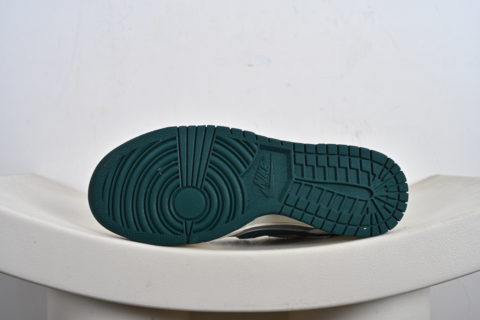 Nike SB Dunk Low “MLB联名——米灰绿小双勾” 高端定制 低帮休闲板鞋 SJ2025-001