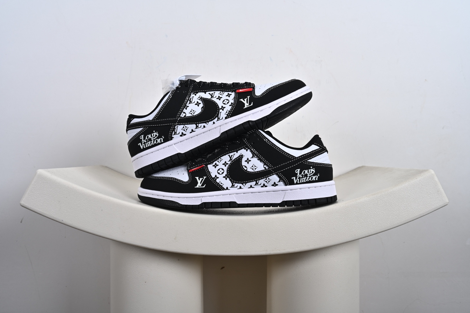 260 Nike SB Dunk Low“LV联名——红标印花” 周年高端定制 低帮休闲板鞋 CS1688-129-Chinese UA Cheap High Quatity Brand Clothes Bags handbags Sneakers wholesale wholesaler seller from China Factory suppliers Fashion Clothing Shoes best Quality Beautiful Price 260 Nike SB Dunk Low“LV联名——红标印花” 周年高端定制 低帮休闲板鞋 CS1688-129