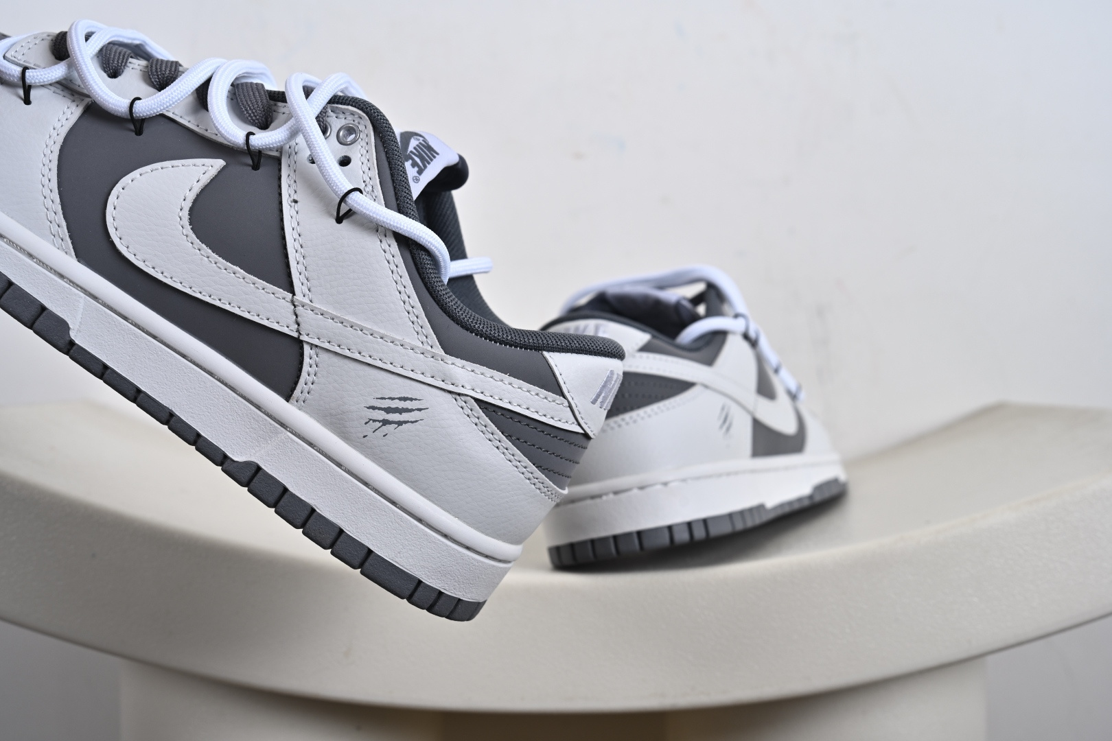 Nike Dunk Low 封狼居胥 白灰 当白与灰化作鞋身主调 WG0528-111