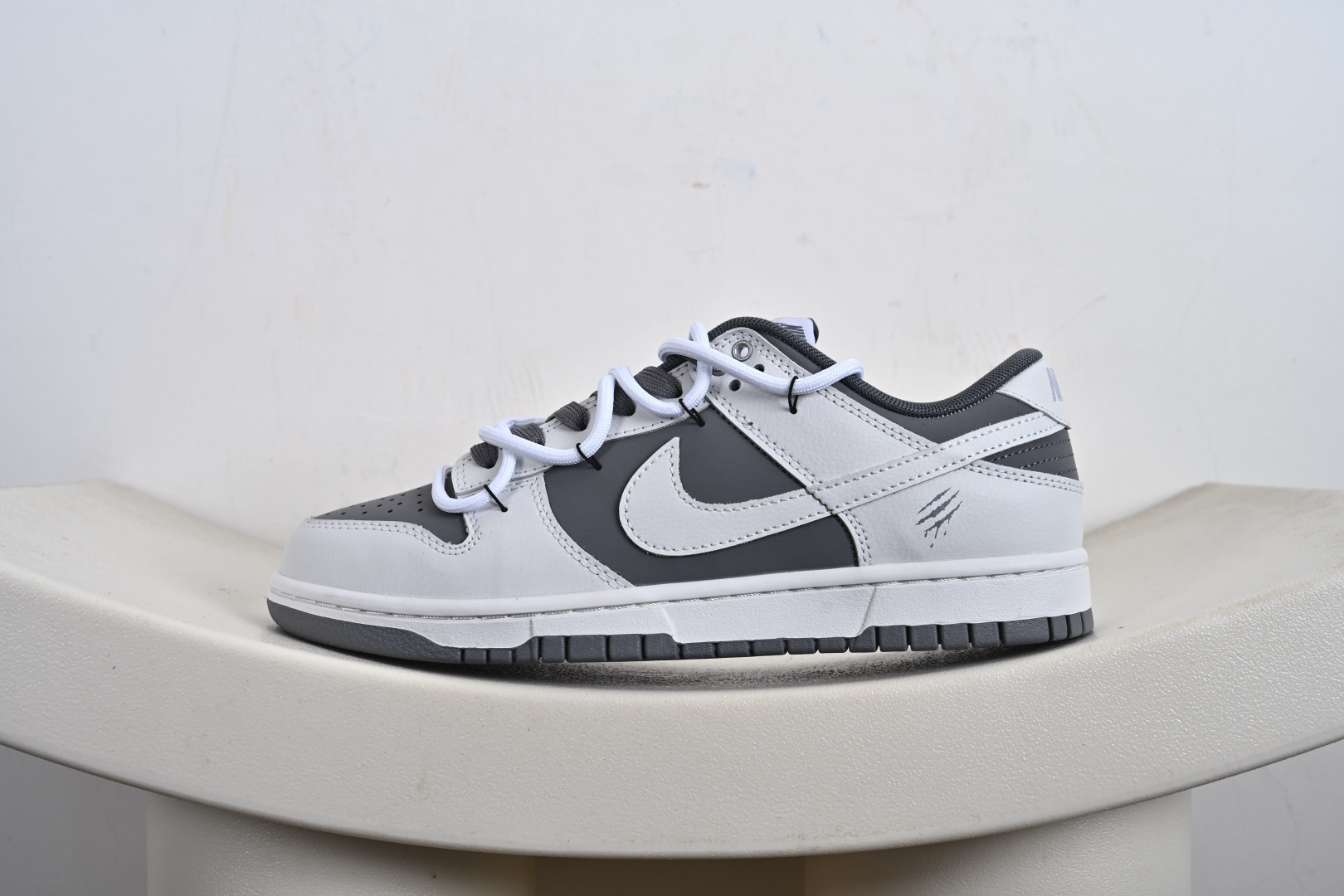 Nike Dunk Low 封狼居胥 白灰 当白与灰化作鞋身主调 WG0528-111
