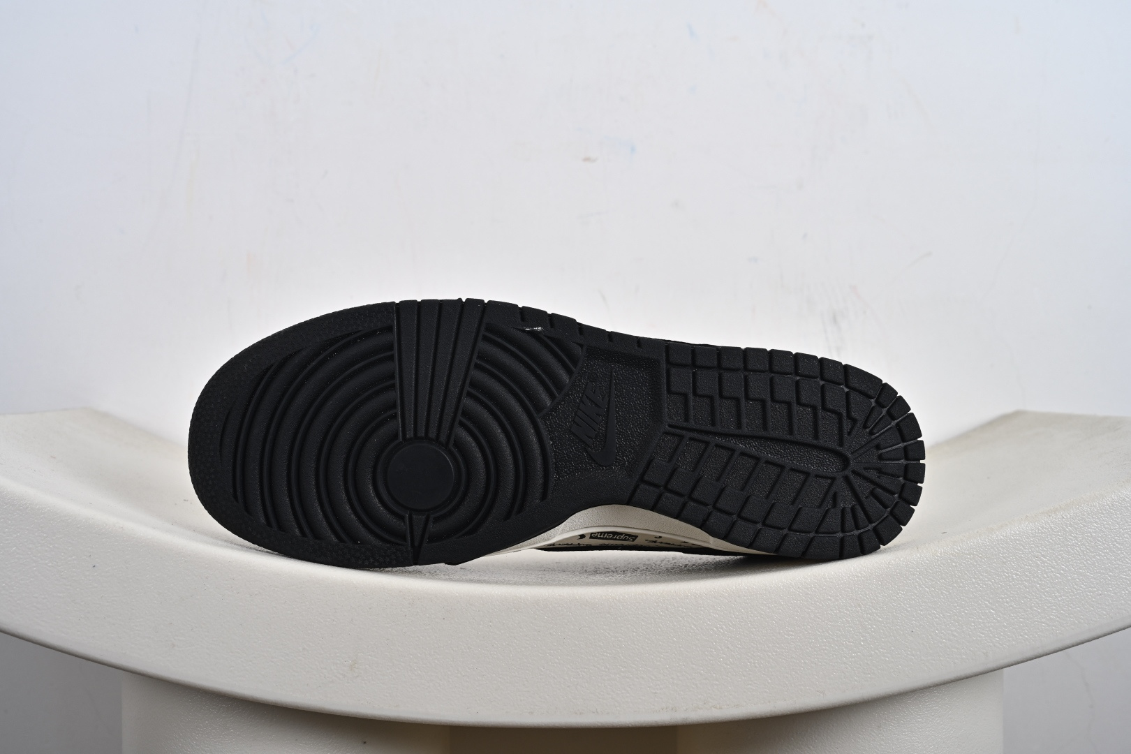 高端定制Nike SB Dunk Low “Superme联名------白黑Superme印花” 高端定制 低帮休闲板鞋 DS6608-013