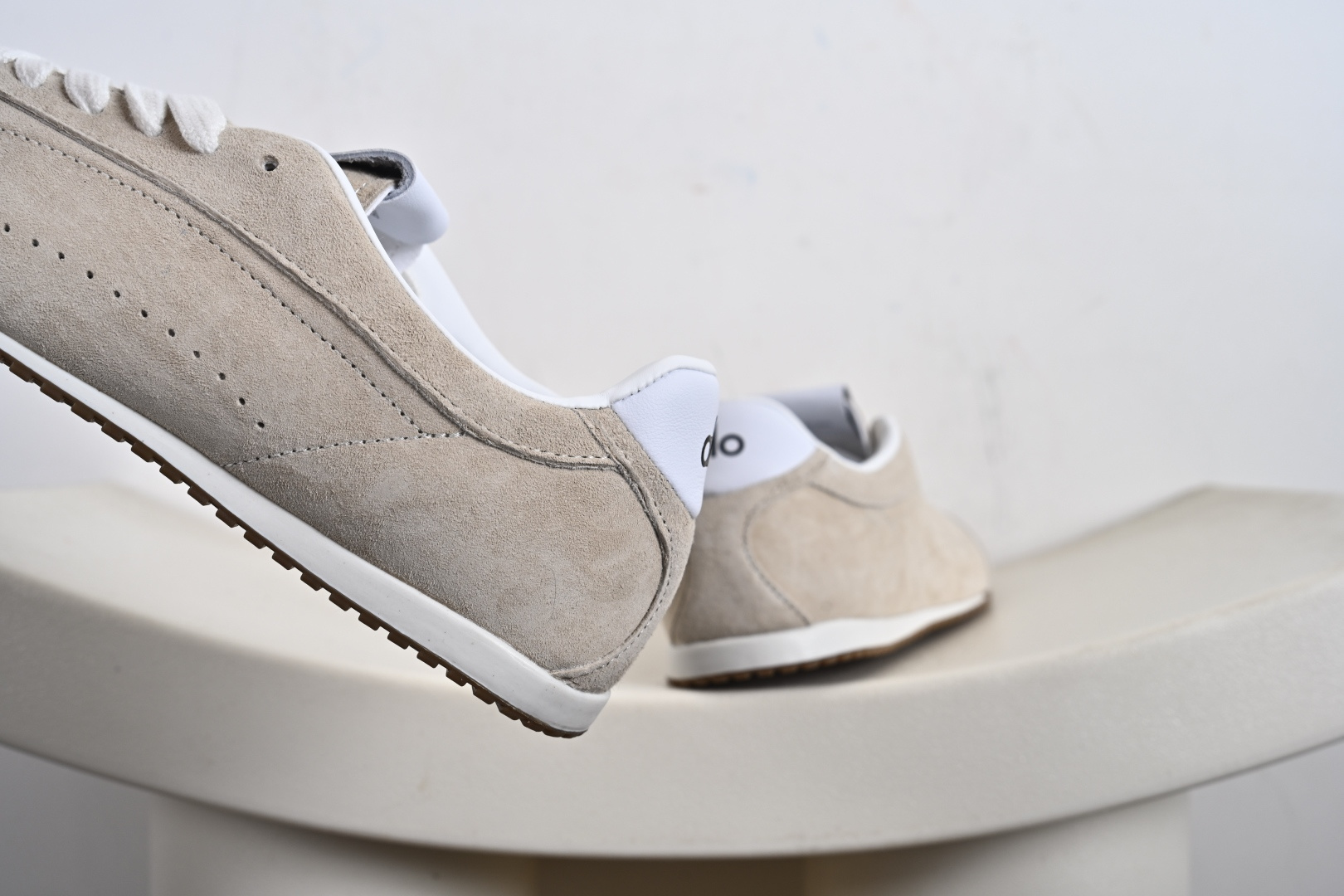 200 Alo Yoga Sunset Sneaker 徳训生活休闲鞋 黑色 A0891U-Black A0891U_CREAM-Chinese UA Cheap High Quatity Brand Clothes Bags handbags Sneakers wholesale wholesaler seller from China Factory suppliers Fashion Clothing Shoes best Quality Beautiful Price 200 Alo Yoga Sunset Sneaker 徳训生活休闲鞋 黑色 A0891U-Black A0891U_CREAM