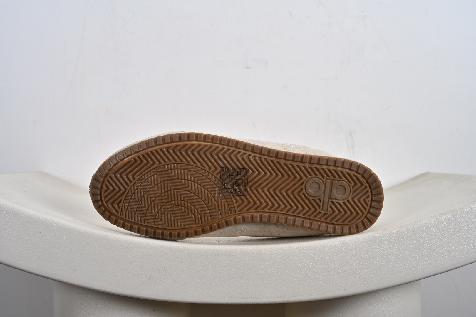 200 Alo Yoga Sunset Sneaker 徳训生活休闲鞋 黑色 A0891U-Black A0891U_CREAM-Chinese UA Cheap High Quatity Brand Clothes Bags handbags Sneakers wholesale wholesaler seller from China Factory suppliers Fashion Clothing Shoes best Quality Beautiful Price 200 Alo Yoga Sunset Sneaker 徳训生活休闲鞋 黑色 A0891U-Black A0891U_CREAM