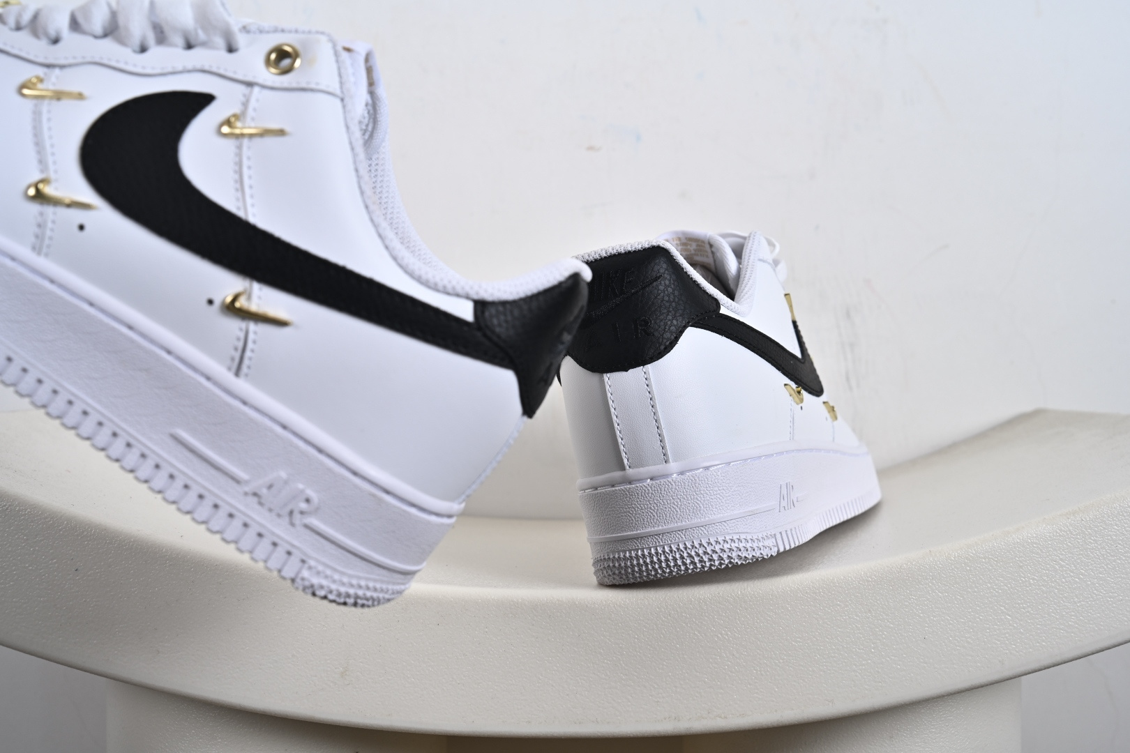 官方爆款定制 二次元主题 Nike Air Force 1 Low’07 四勾黑白 空军一号低帮休闲板鞋 ZH0316-113