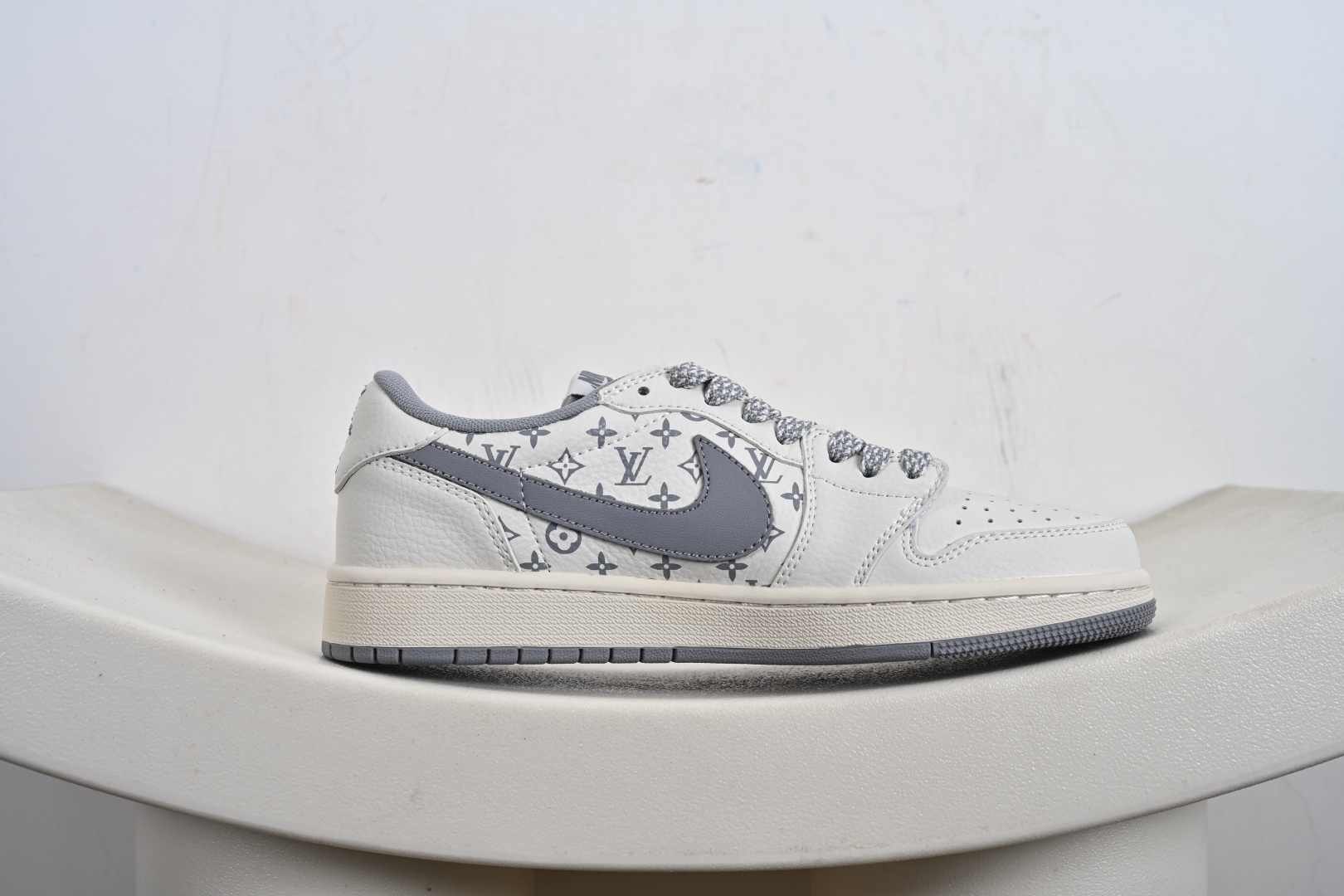 Louis Travis Scott x Air Jordan 1 Low x AJ1 低帮 米白灰倒钩 CS5288-502