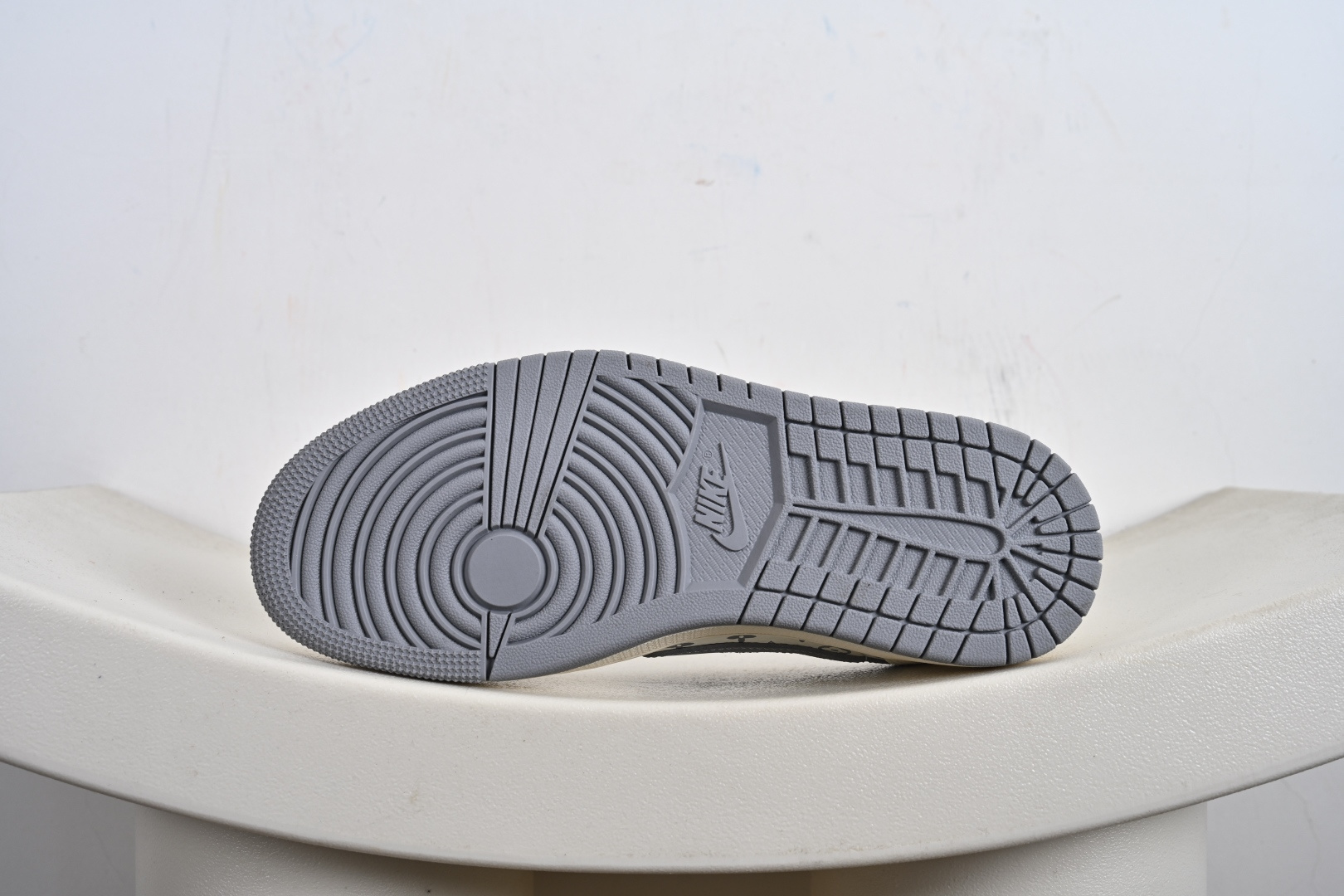 Louis Travis Scott x Air Jordan 1 Low x AJ1 低帮 米白灰倒钩 CS5288-502