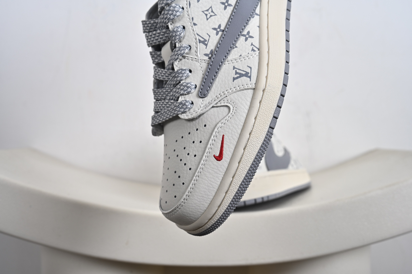 Louis Travis Scott x Air Jordan 1 Low x AJ1 低帮 米白灰倒钩 CS5288-502