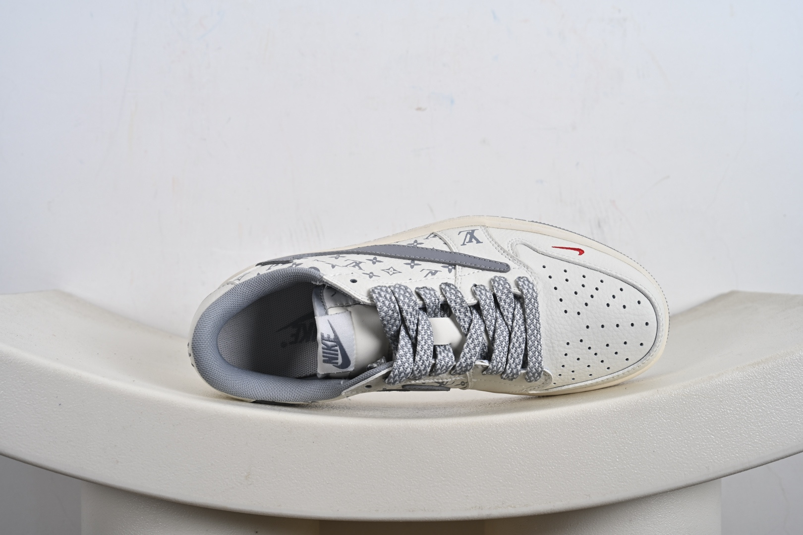 Louis Travis Scott x Air Jordan 1 Low x AJ1 低帮 米白灰倒钩 CS5288-502