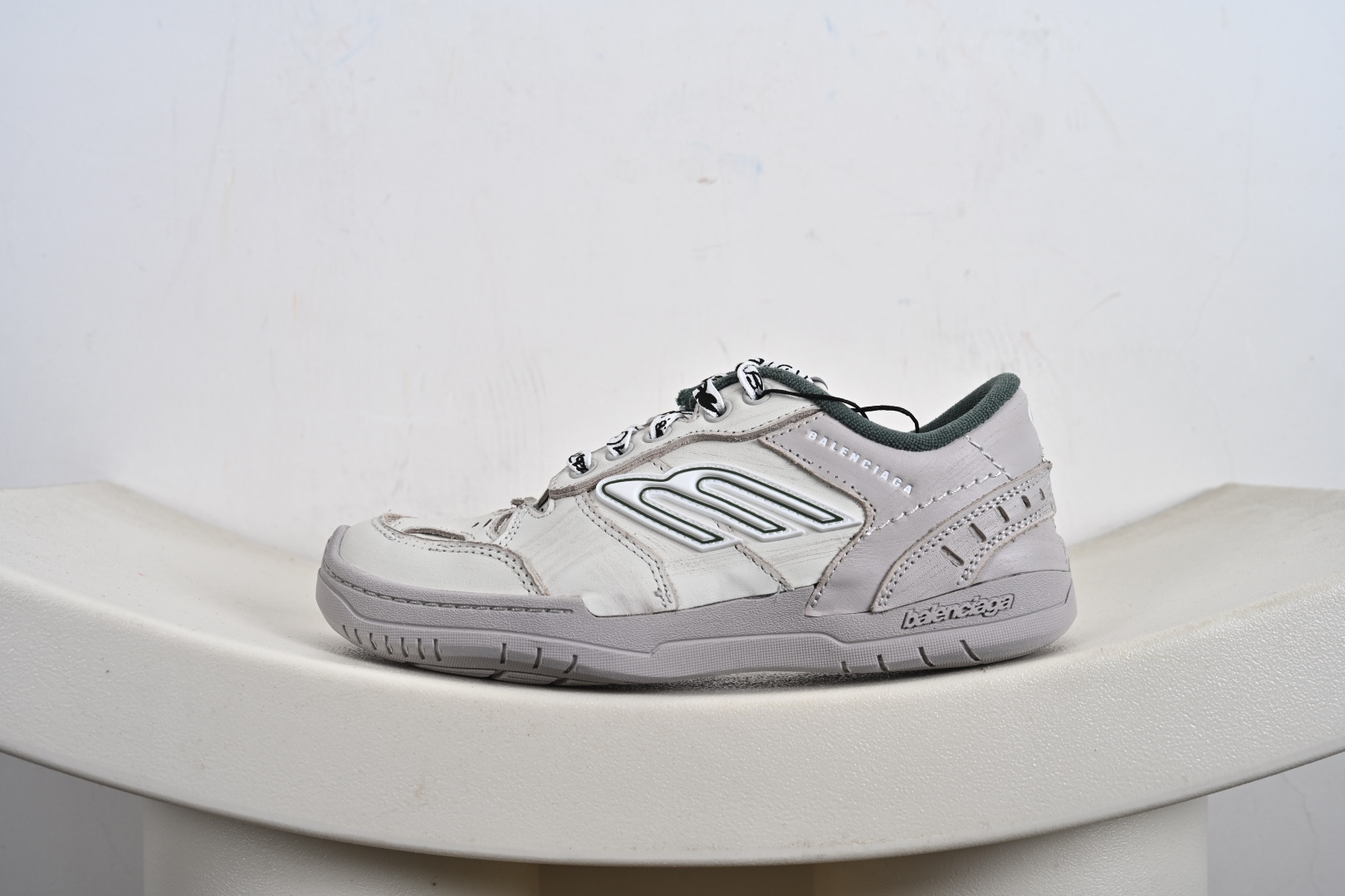 Balenciaga 巴黎世家 Hamptons 手工做旧款 牛皮革 复古圆头系带低帮休闲鞋 841765 WCURB1000 841763 WCURS5090 841763 WCURB1190 841763 WCURS9930