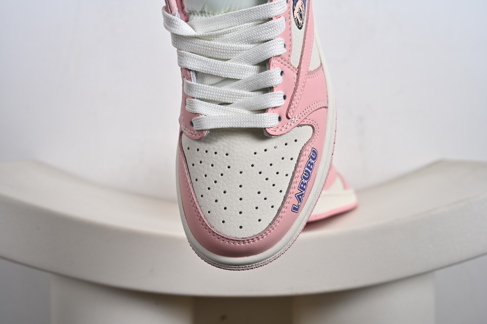 Travis Scott x Jordan 1 Low “Labubu拉布布联名” 高端定制 乔丹倒勾低帮休闲板鞋 DD7866-114