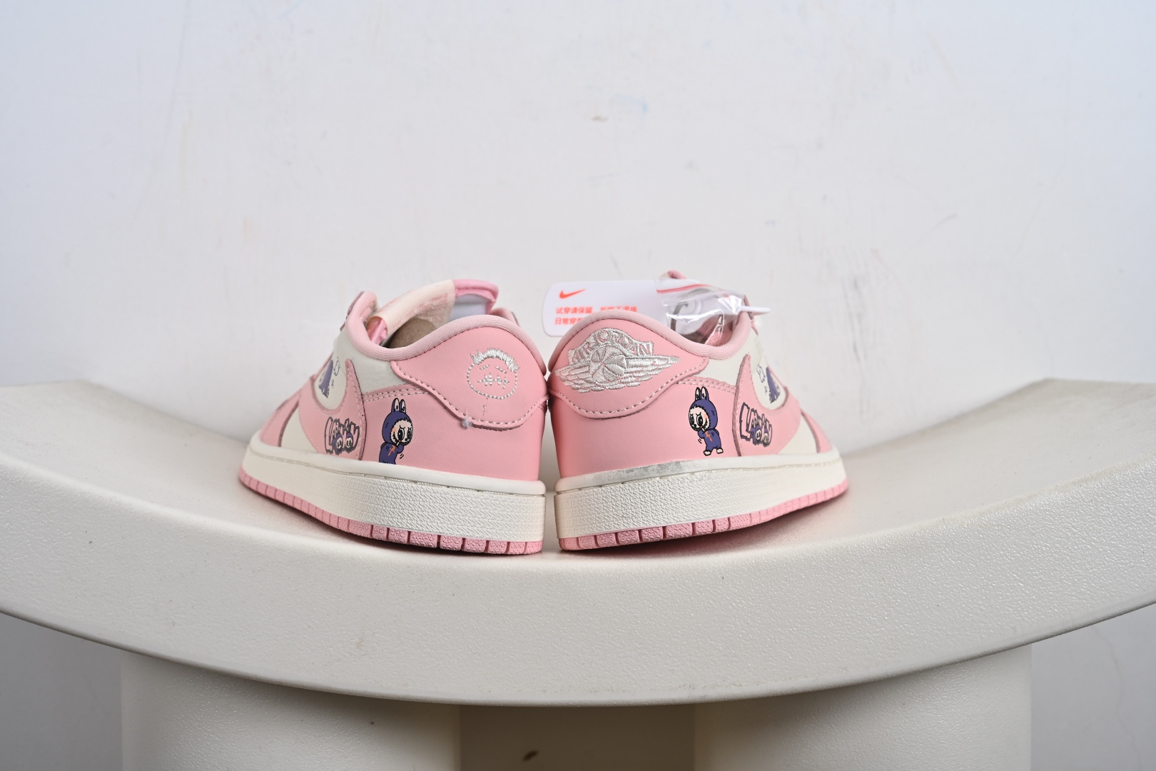 Travis Scott x Jordan 1 Low “Labubu拉布布联名” 高端定制 乔丹倒勾低帮休闲板鞋 DD7866-114