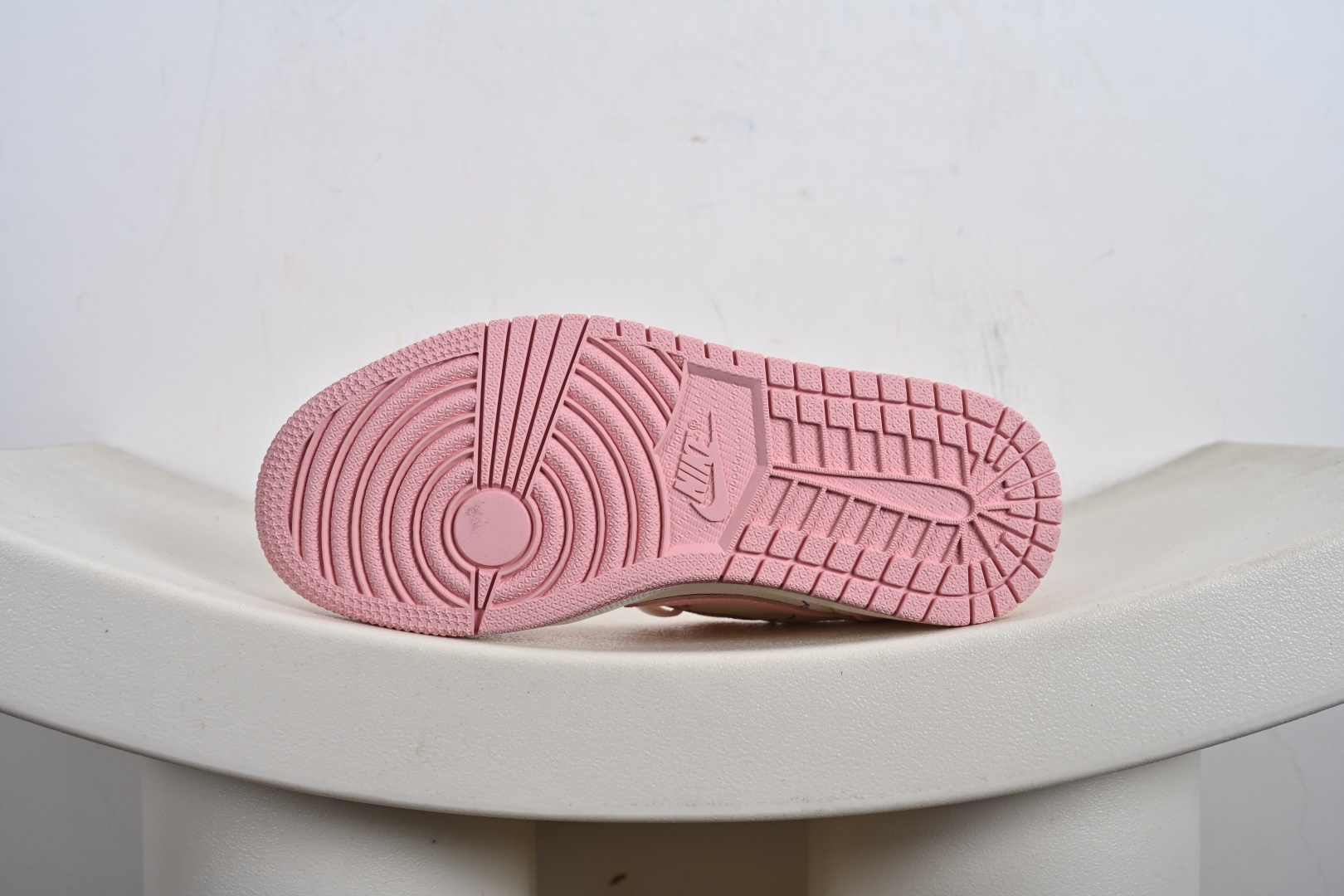 Travis Scott x Jordan 1 Low “Labubu拉布布联名” 高端定制 乔丹倒勾低帮休闲板鞋 DD7866-114