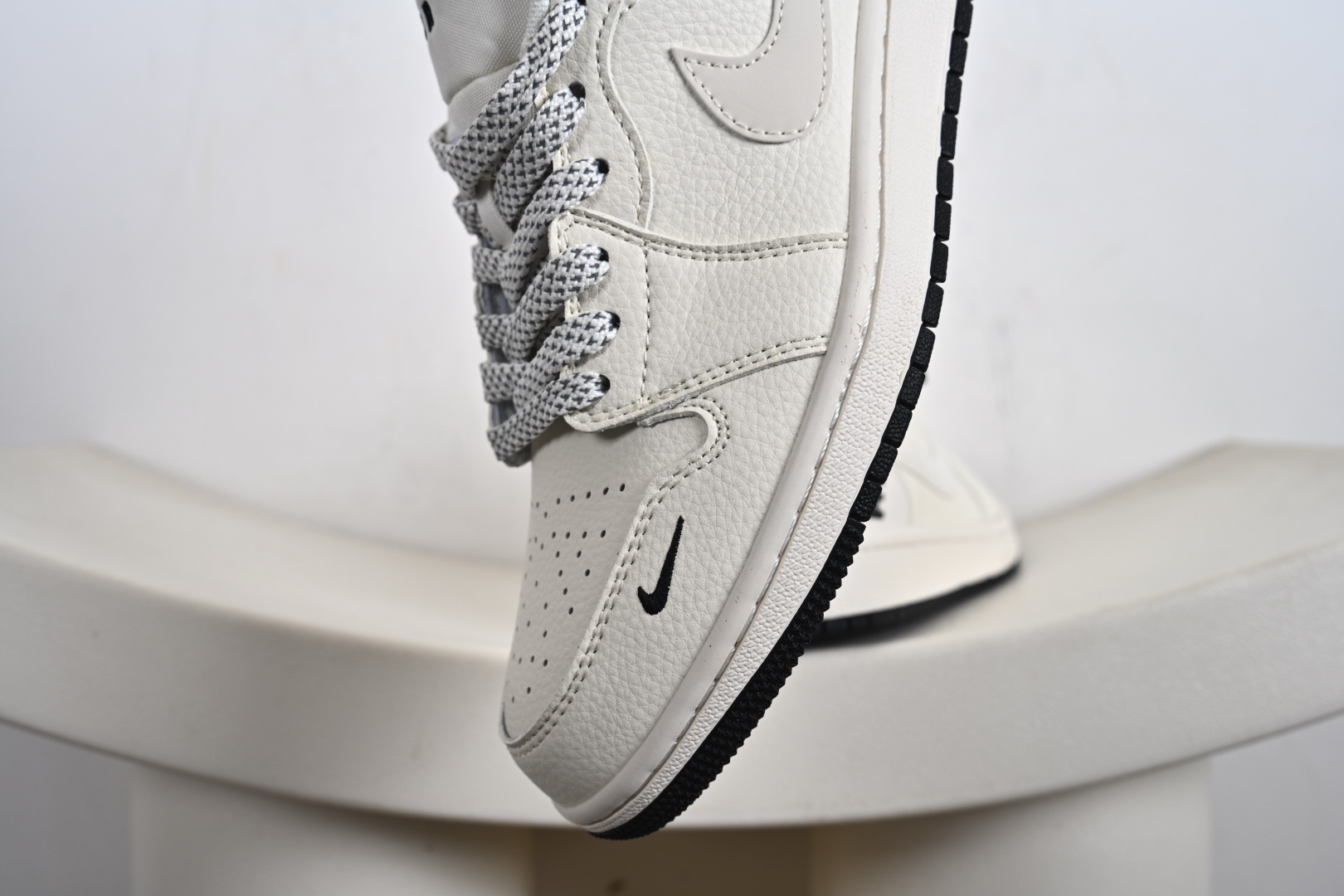 Nike Jordan Air Jordan 1“ NIKE——经典黑” 高端定制 低帮 复古 减震 防滑 耐磨 篮球鞋 XX3168-219