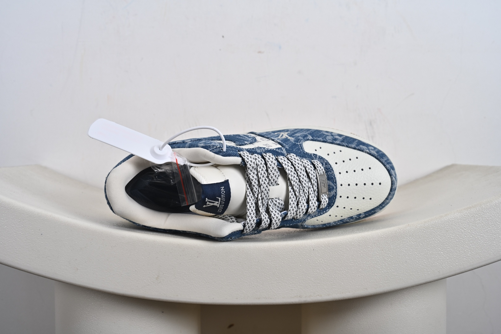 Nike Air Force 1'07 Low LV联名 白牛仔蓝 空军一号低帮休闲板鞋 YF9511-815-莆田鞋,莆田鞋货源,高仿鞋,高仿鞋货源,安福档口,莆田高仿鞋,莆田鞋批发,高仿鞋批发,莆田高仿运动鞋,高仿运动鞋,莆田运动鞋 Nike Air Force 1'07 Low LV联名 白牛仔蓝 空军一号低帮休闲板鞋 YF9511-815