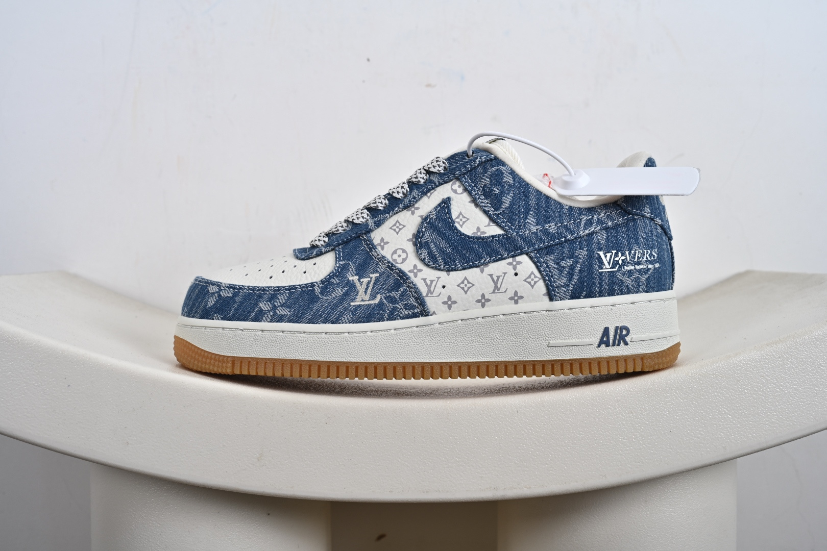 Nike Air Force 1'07 Low LV联名 白牛仔蓝 空军一号低帮休闲板鞋 YF9511-815-莆田鞋,莆田鞋货源,高仿鞋,高仿鞋货源,安福档口,莆田高仿鞋,莆田鞋批发,高仿鞋批发,莆田高仿运动鞋,高仿运动鞋,莆田运动鞋 Nike Air Force 1'07 Low LV联名 白牛仔蓝 空军一号低帮休闲板鞋 YF9511-815