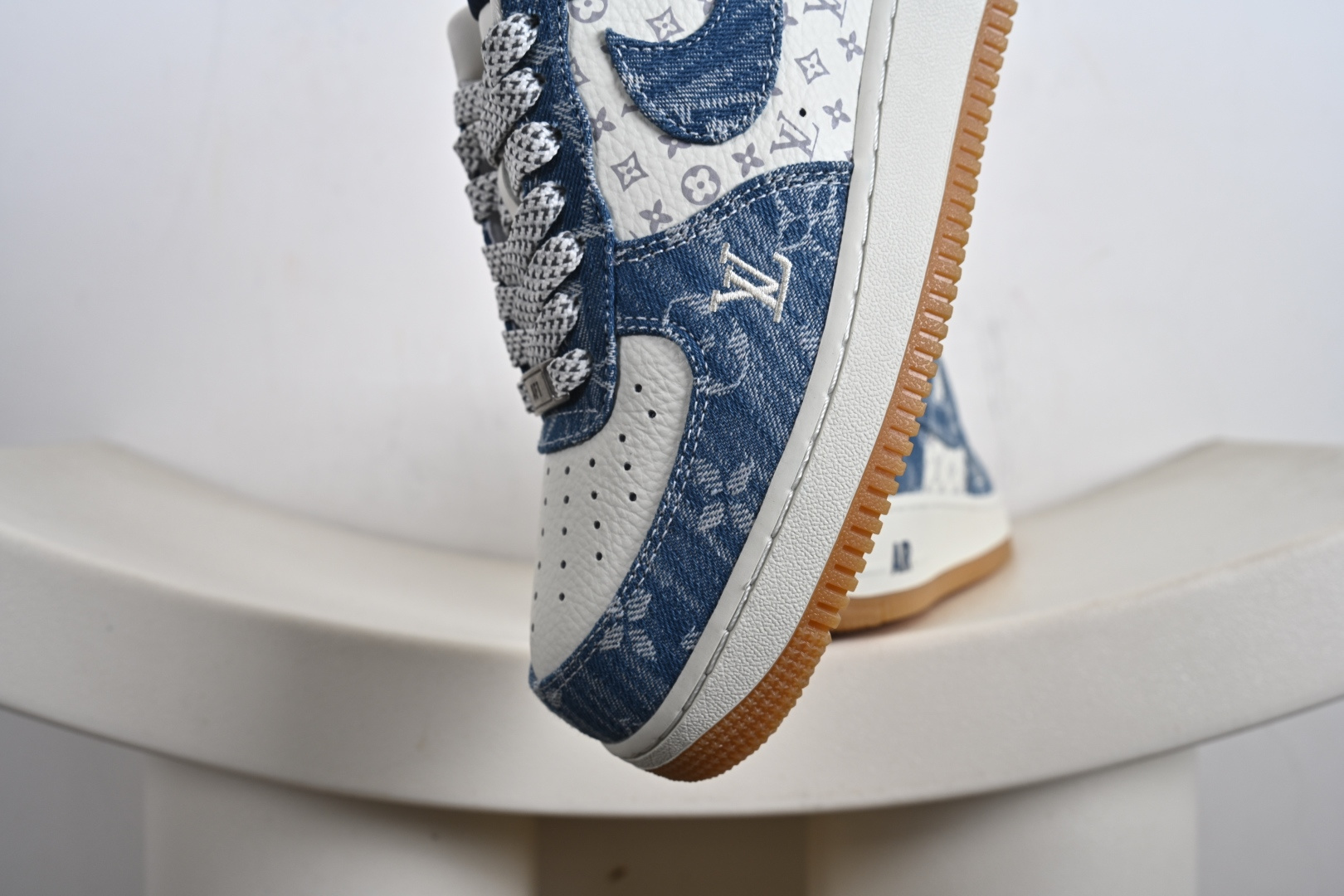 Nike Air Force 1'07 Low LV联名 白牛仔蓝 空军一号低帮休闲板鞋 YF9511-815-莆田鞋,莆田鞋货源,高仿鞋,高仿鞋货源,安福档口,莆田高仿鞋,莆田鞋批发,高仿鞋批发,莆田高仿运动鞋,高仿运动鞋,莆田运动鞋 Nike Air Force 1'07 Low LV联名 白牛仔蓝 空军一号低帮休闲板鞋 YF9511-815