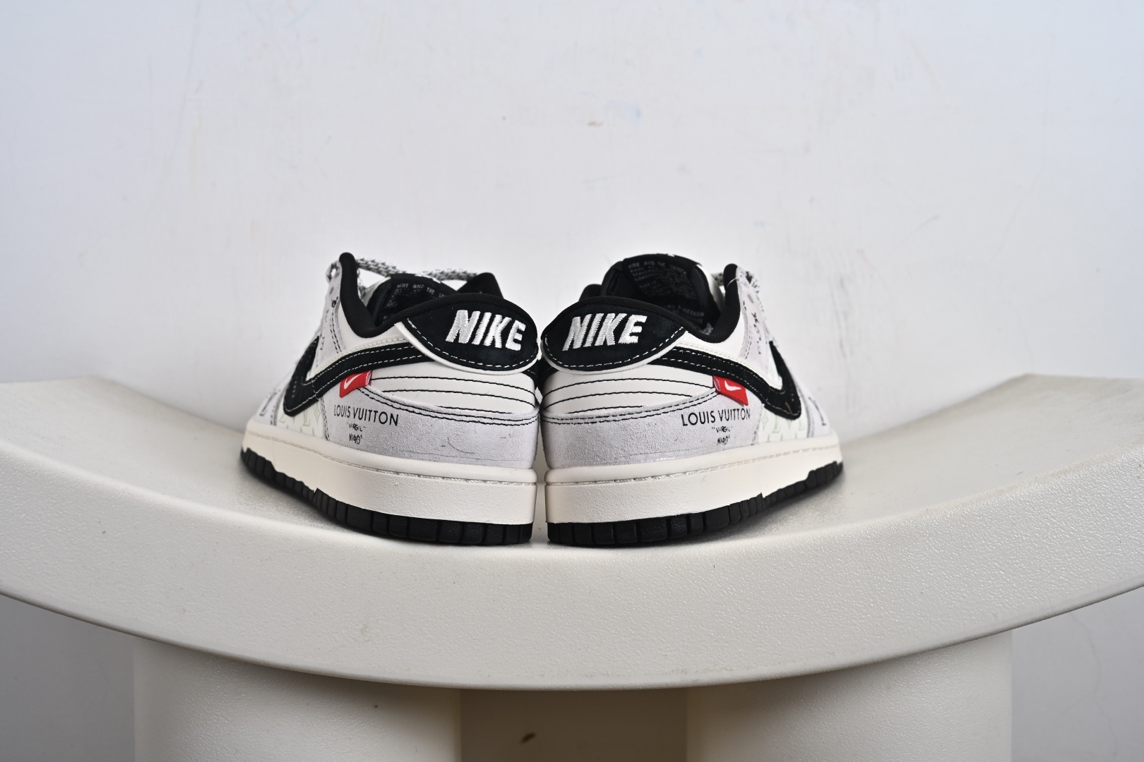 Nike SB Dunk Low“LV联名——黑白双勾” 周年高端定制 低帮休闲板鞋 CX5050-Y21