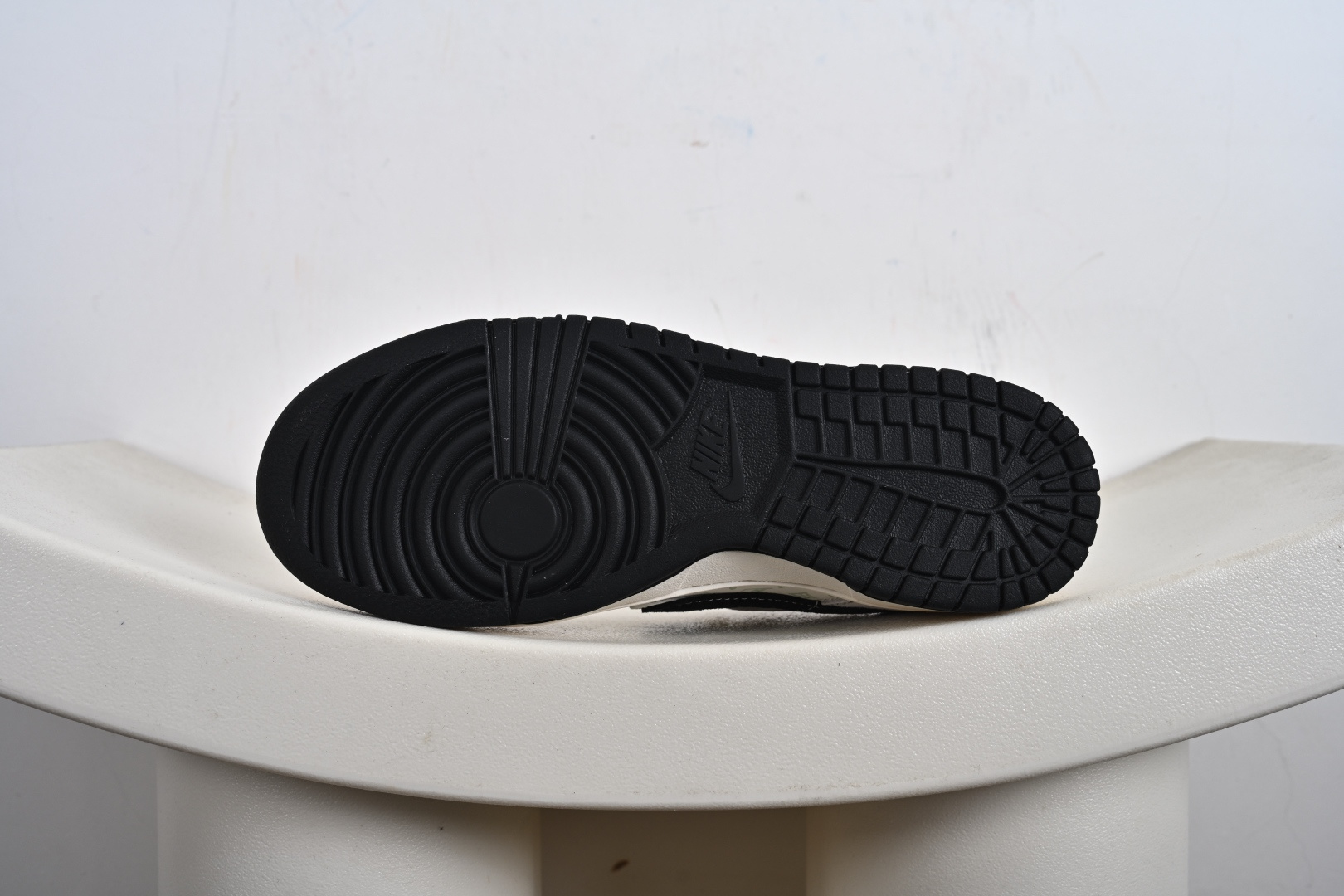 Nike SB Dunk Low“LV联名——黑白双勾” 周年高端定制 低帮休闲板鞋 CX5050-Y21