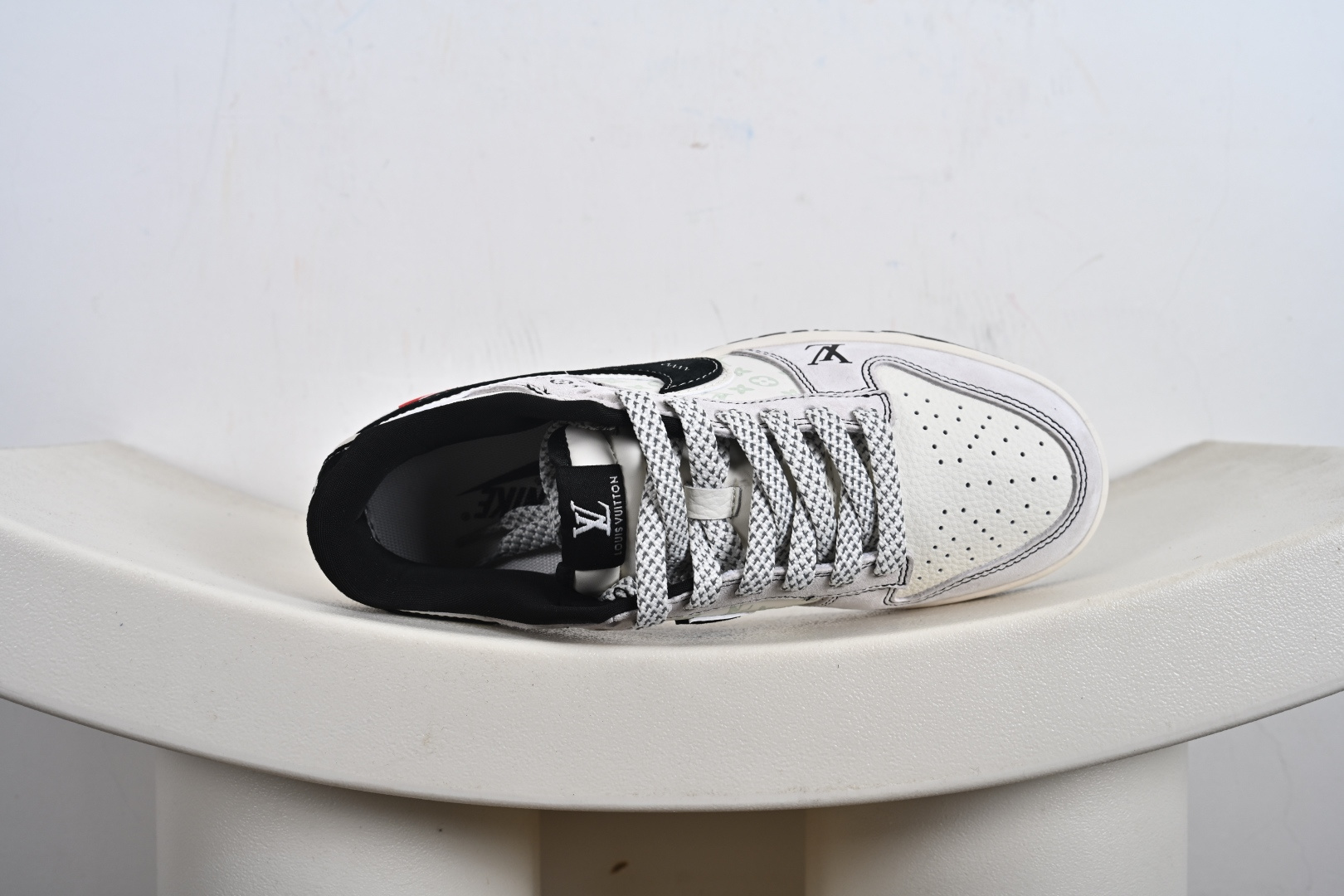 Nike SB Dunk Low“LV联名——黑白双勾” 周年高端定制 低帮休闲板鞋 CX5050-Y21
