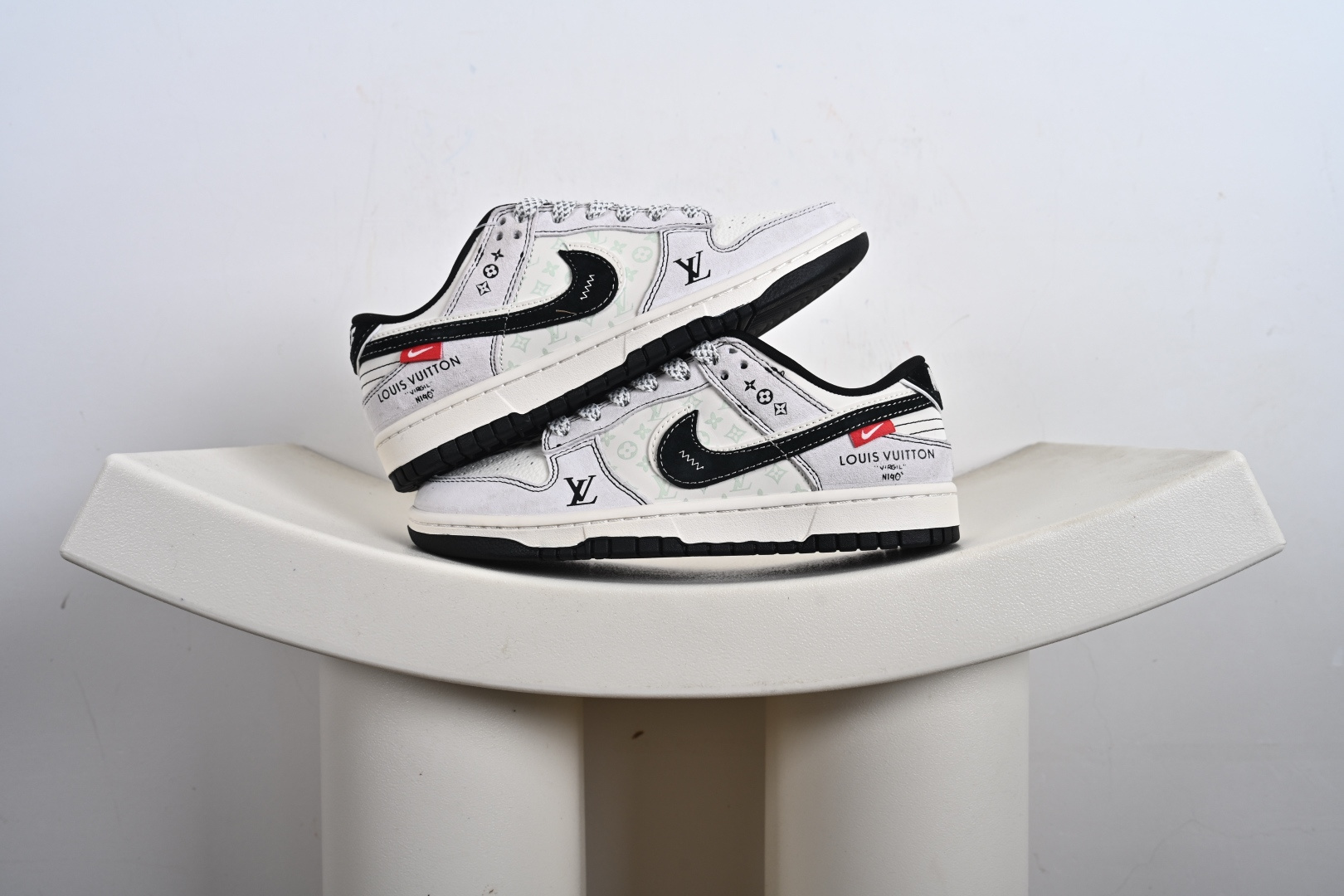 Nike SB Dunk Low“LV联名——黑白双勾” 周年高端定制 低帮休闲板鞋 CX5050-Y21