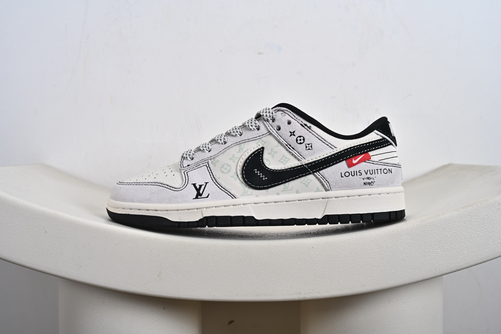 Nike SB Dunk Low“LV联名——黑白双勾” 周年高端定制 低帮休闲板鞋 CX5050-Y21