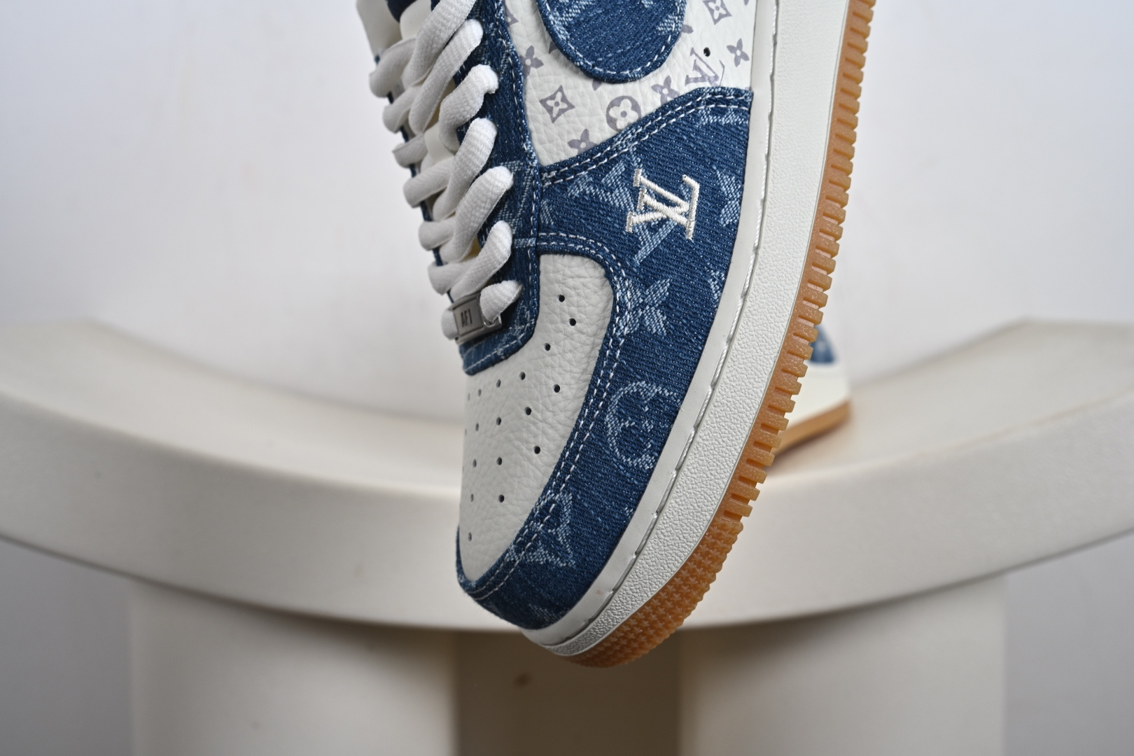 NK Air Force 1'07 Low 联名 白海军蓝 空军一号低帮休闲板鞋 YF9511-813 NK Air Force 1'07 Low 联名 白海军蓝 空军一号低帮休闲板鞋 YF9511-813